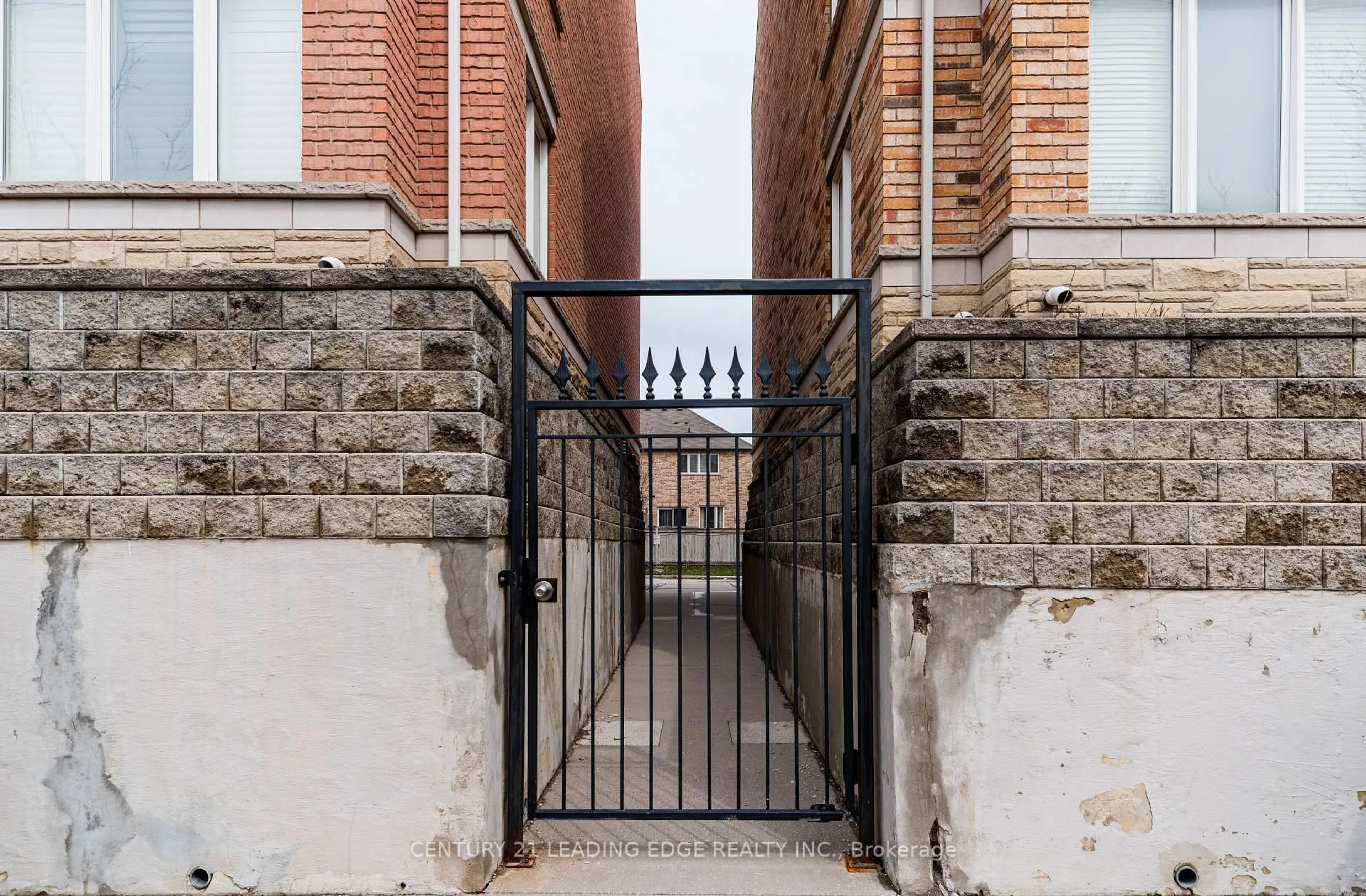 Stairs for 653A Warden Ave #53, Toronto Ontario M1L 0E8