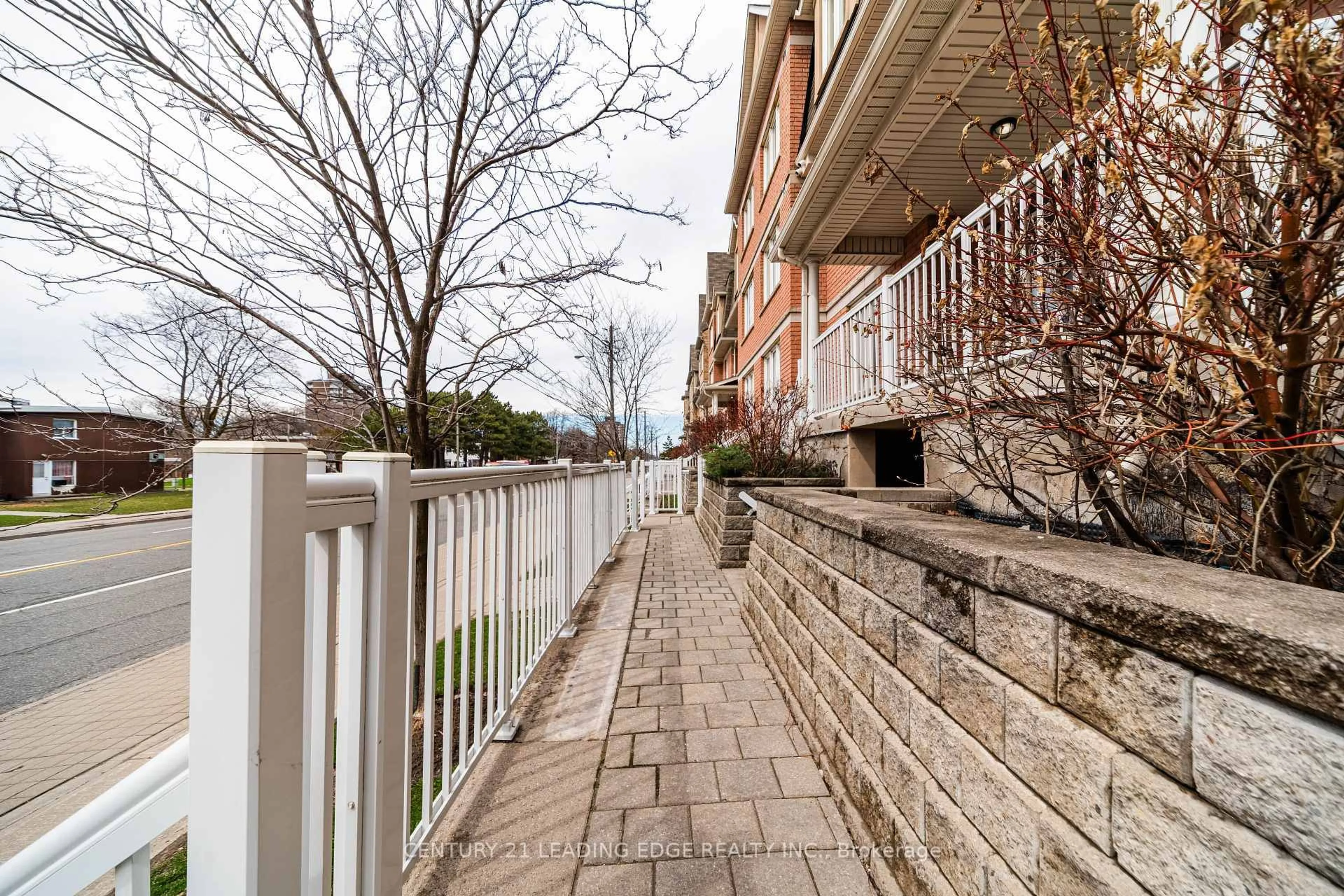 Patio, street for 653A Warden Ave #53, Toronto Ontario M1L 0E8
