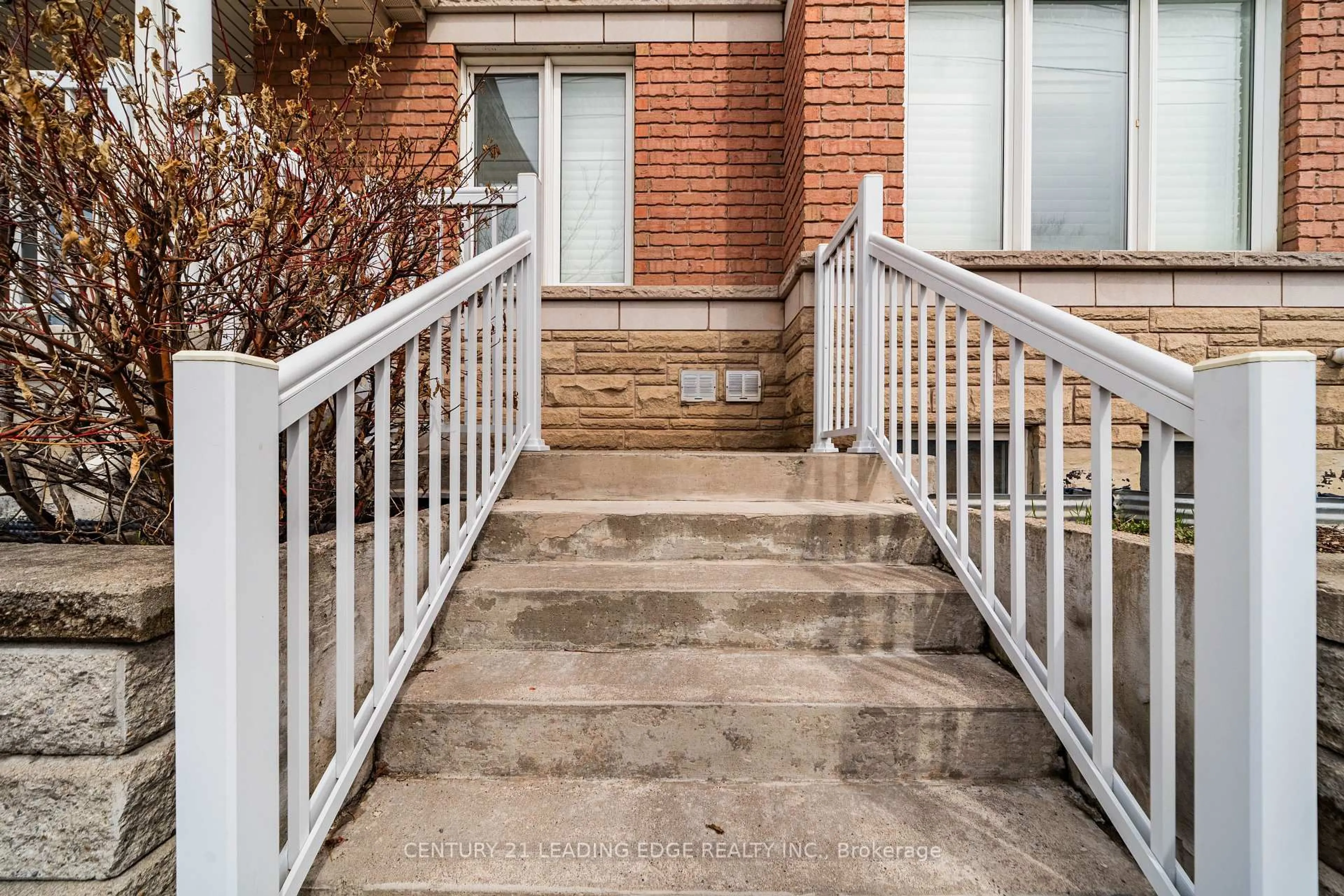 Stairs for 653A Warden Ave #53, Toronto Ontario M1L 0E8