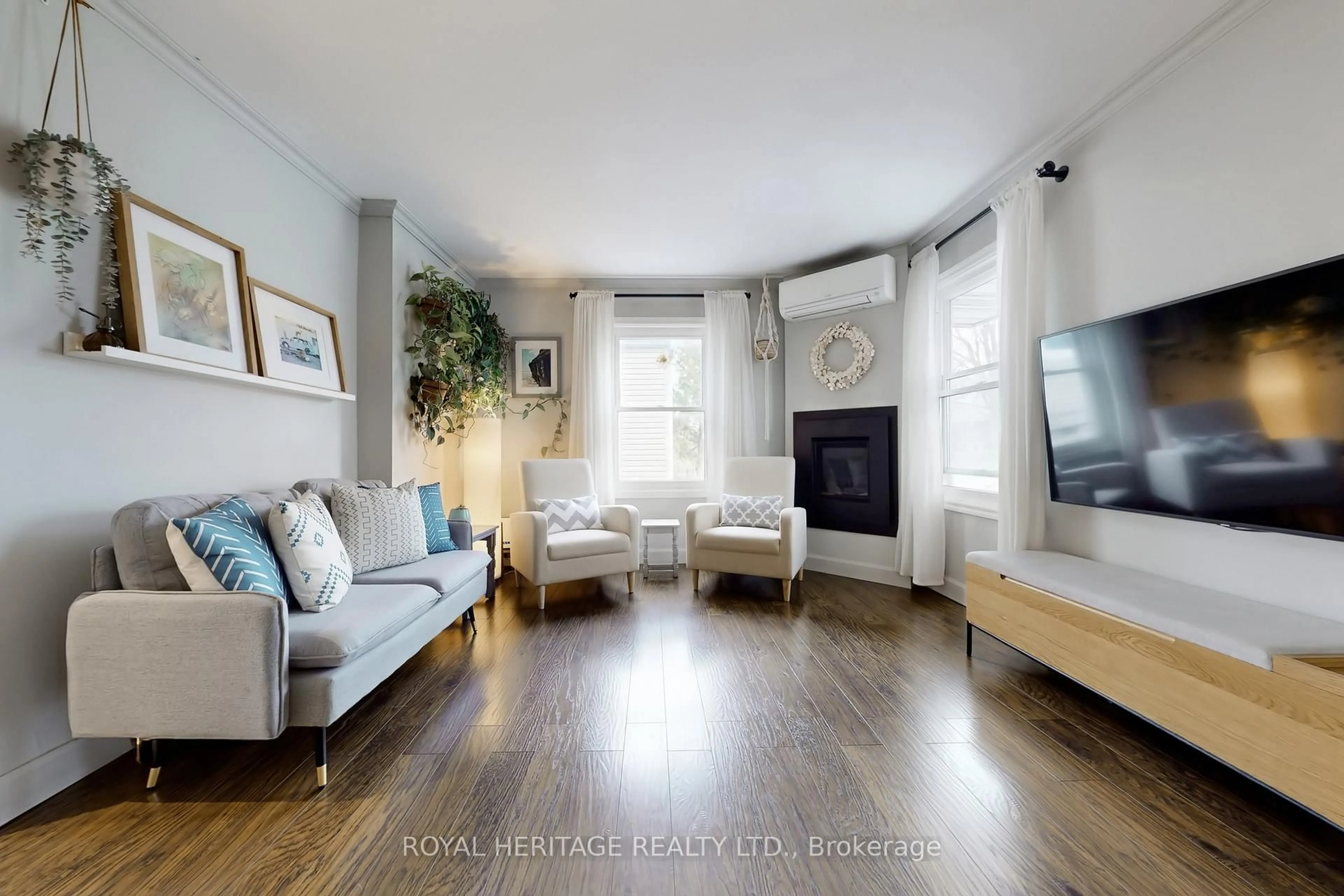 Living room with furniture, unknown for 24 York St, Ajax Ontario L1S 1S8