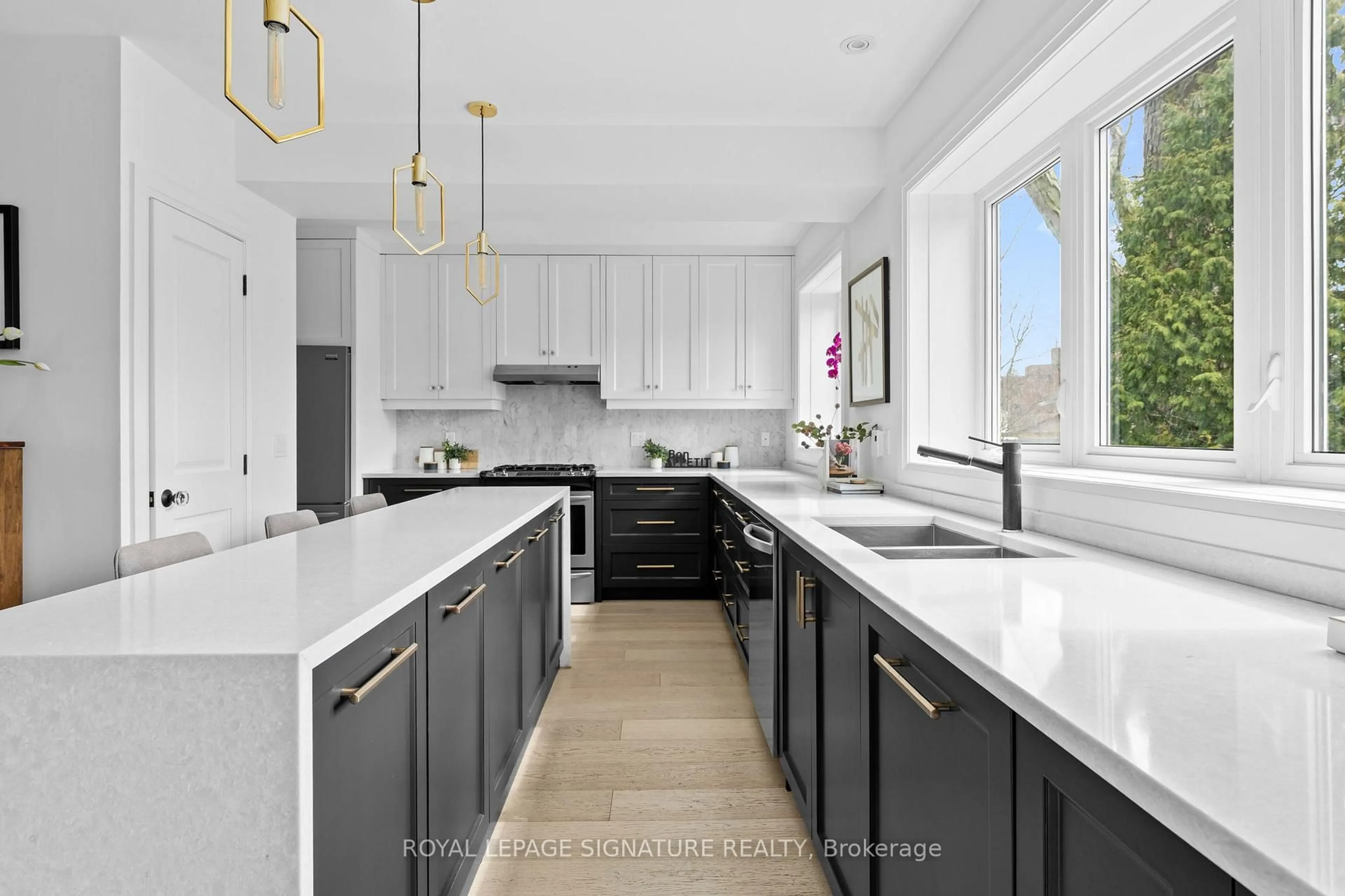 Open concept kitchen, ceramic/tile floor for 47 Don Valley Dr, Toronto Ontario M4K 2J1