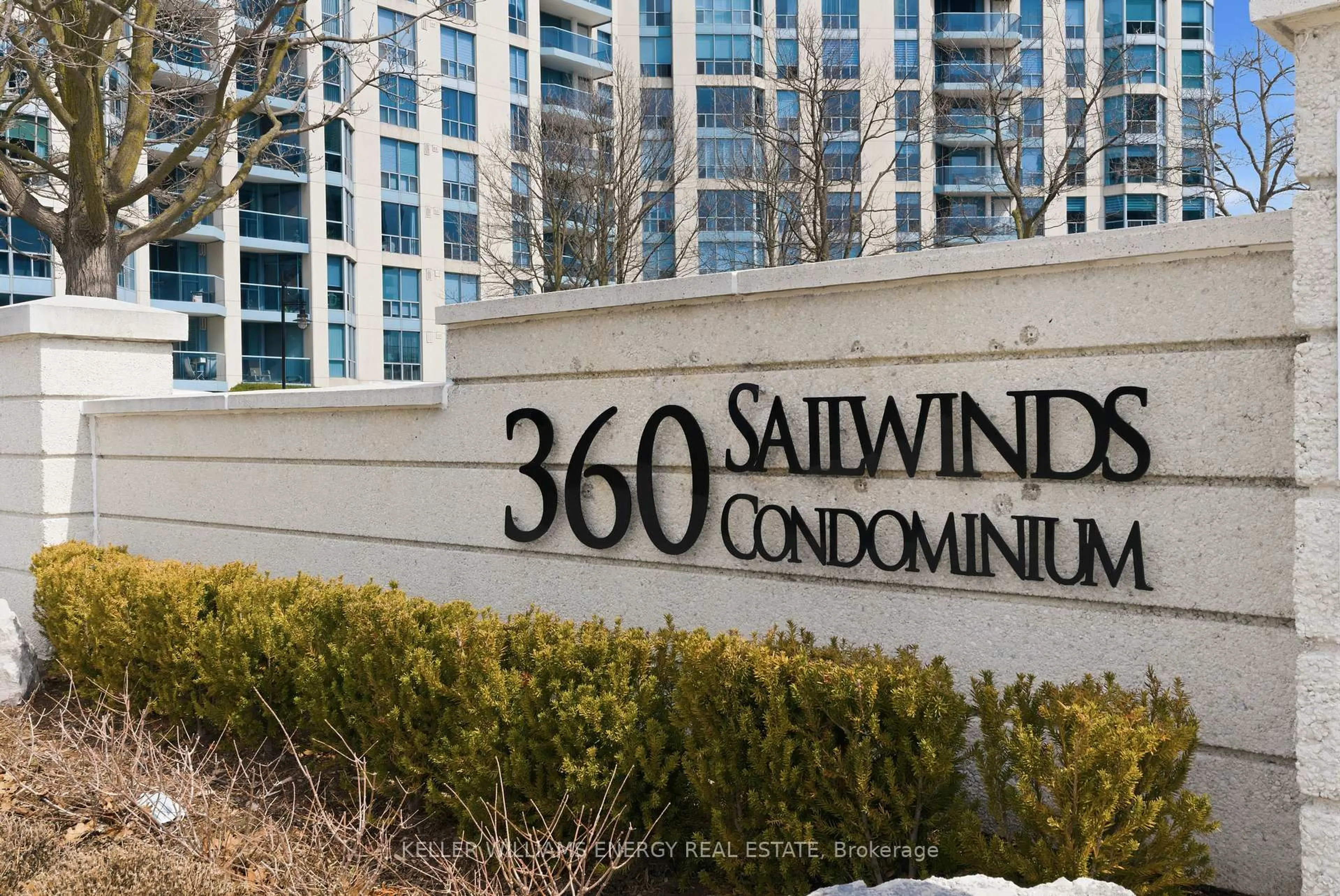 Indoor foyer for 360 Watson St #903, Whitby Ontario L1N 9G2