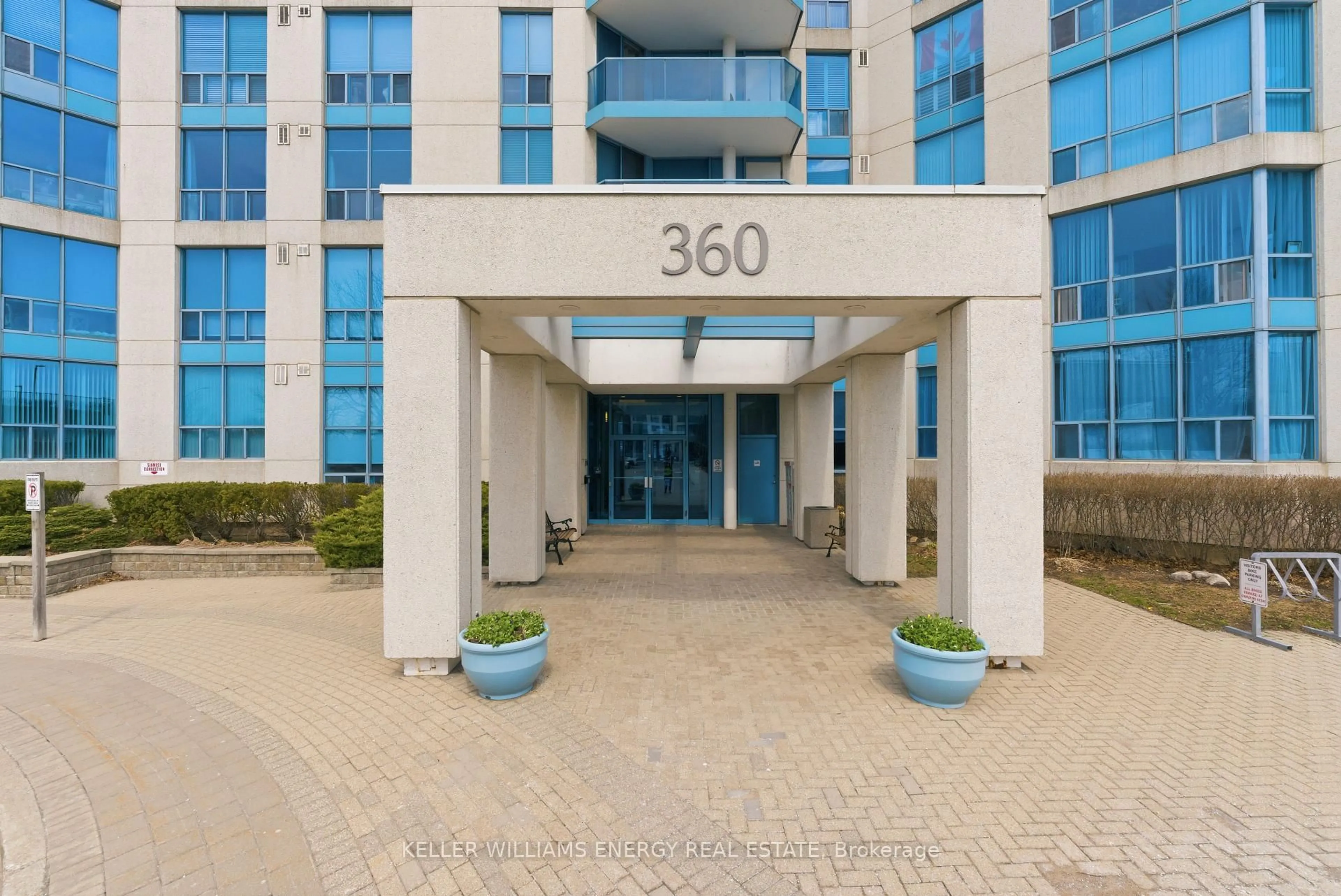 Indoor foyer for 360 Watson St #903, Whitby Ontario L1N 9G2