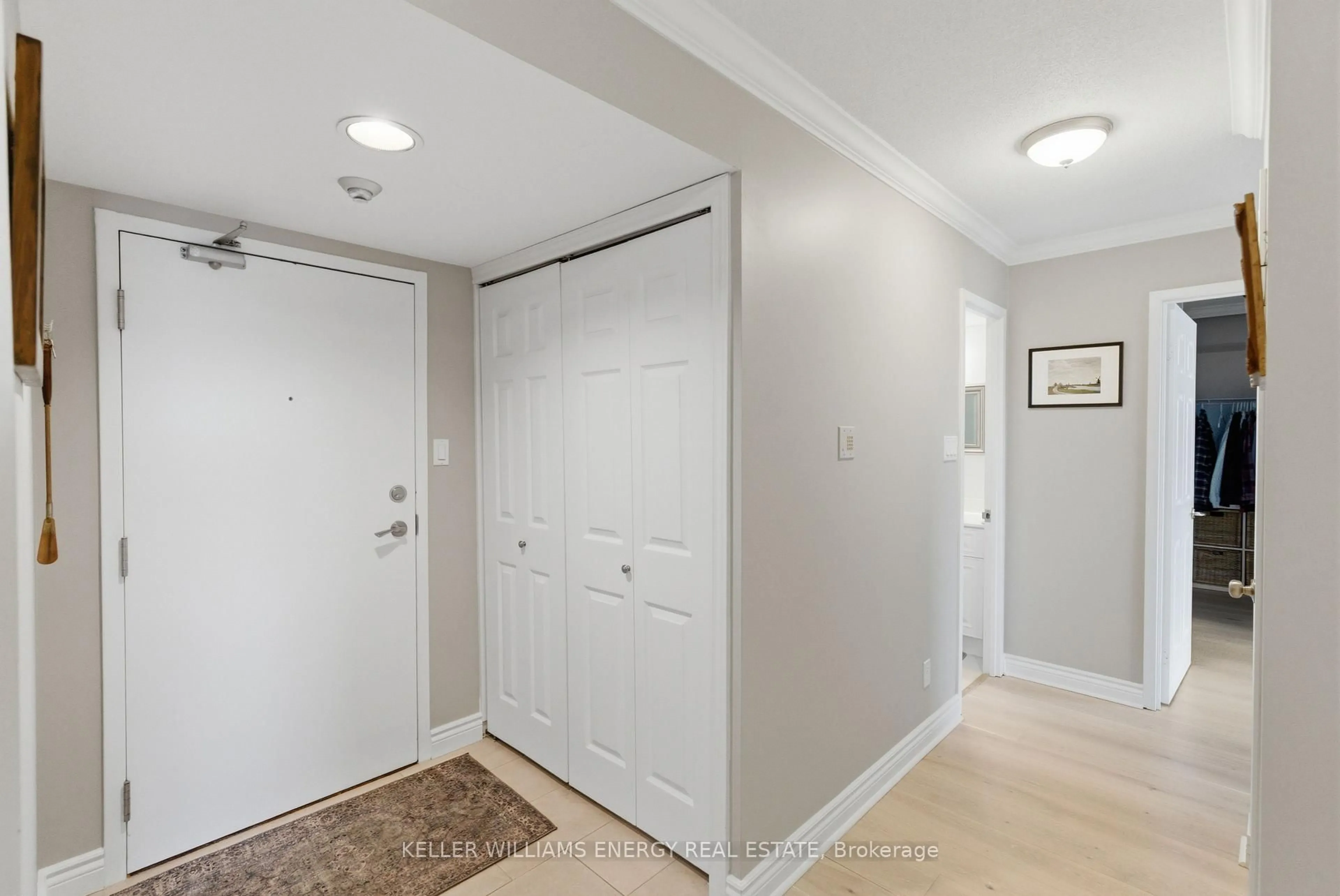 Indoor entryway for 360 Watson St #903, Whitby Ontario L1N 9G2