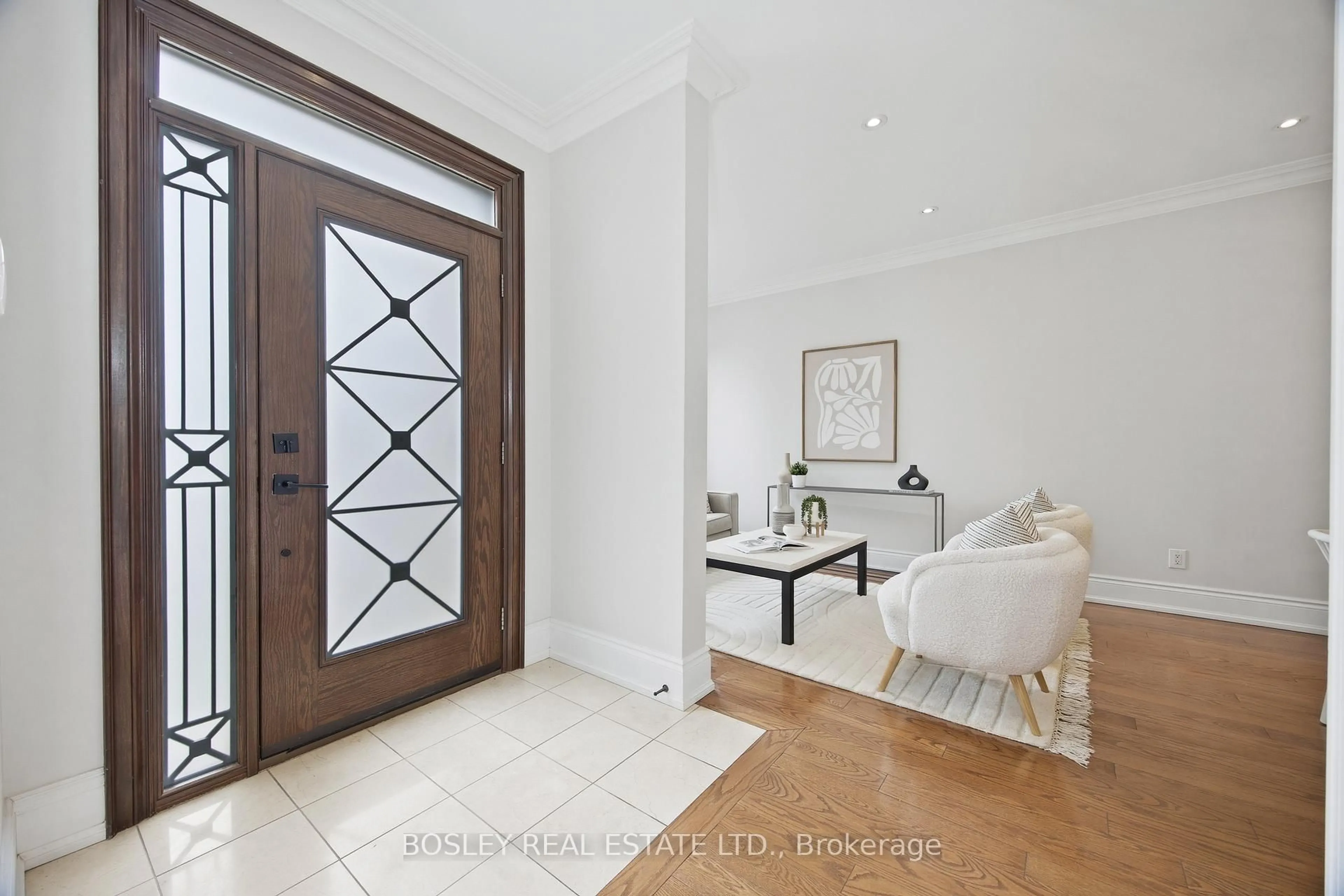 Indoor entryway for 12 Anndale Rd, Toronto Ontario M1N 1C5