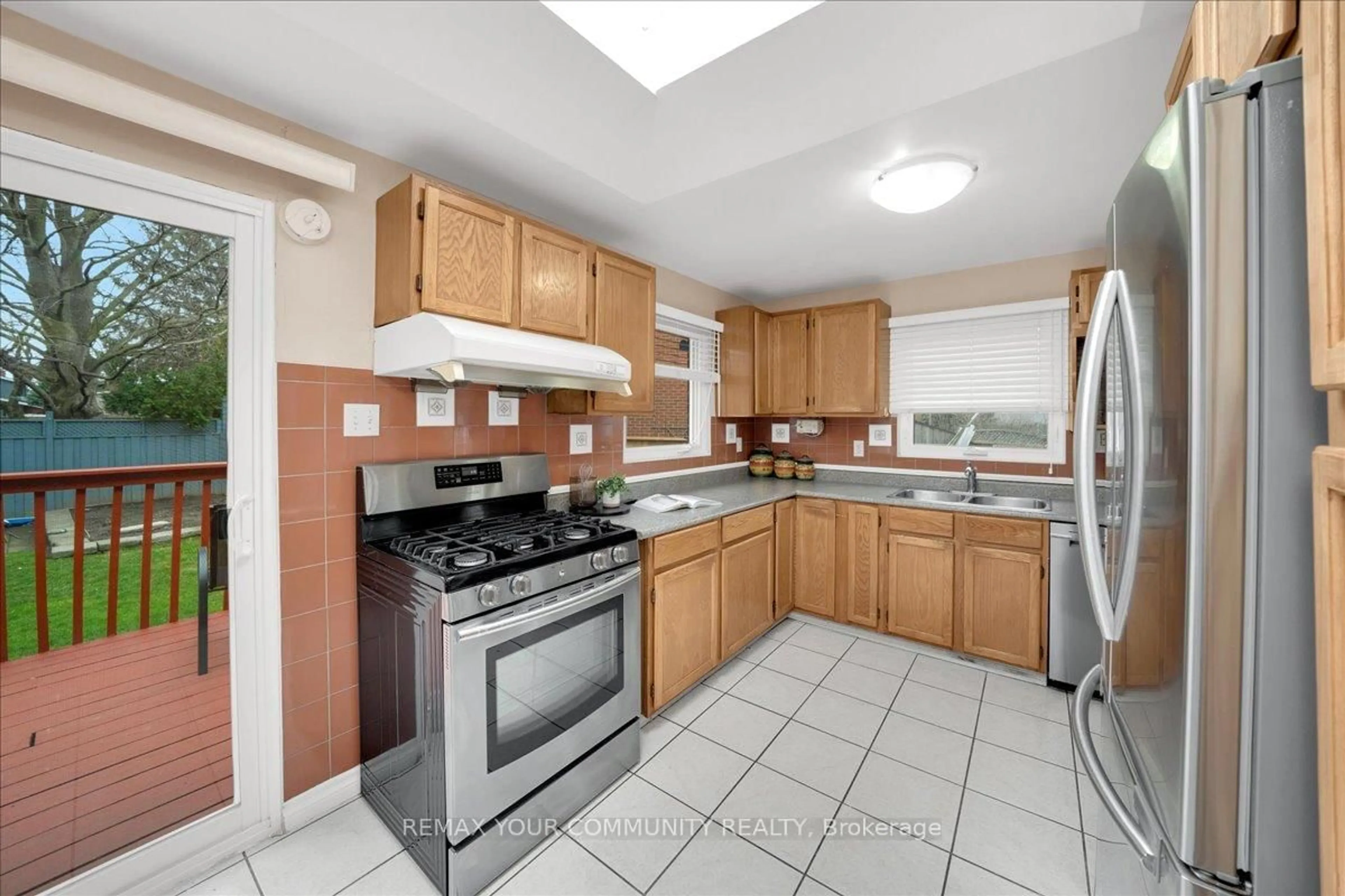 Standard kitchen, ceramic/tile floor for 38 Goodless Crt, Toronto Ontario M1B 1A1