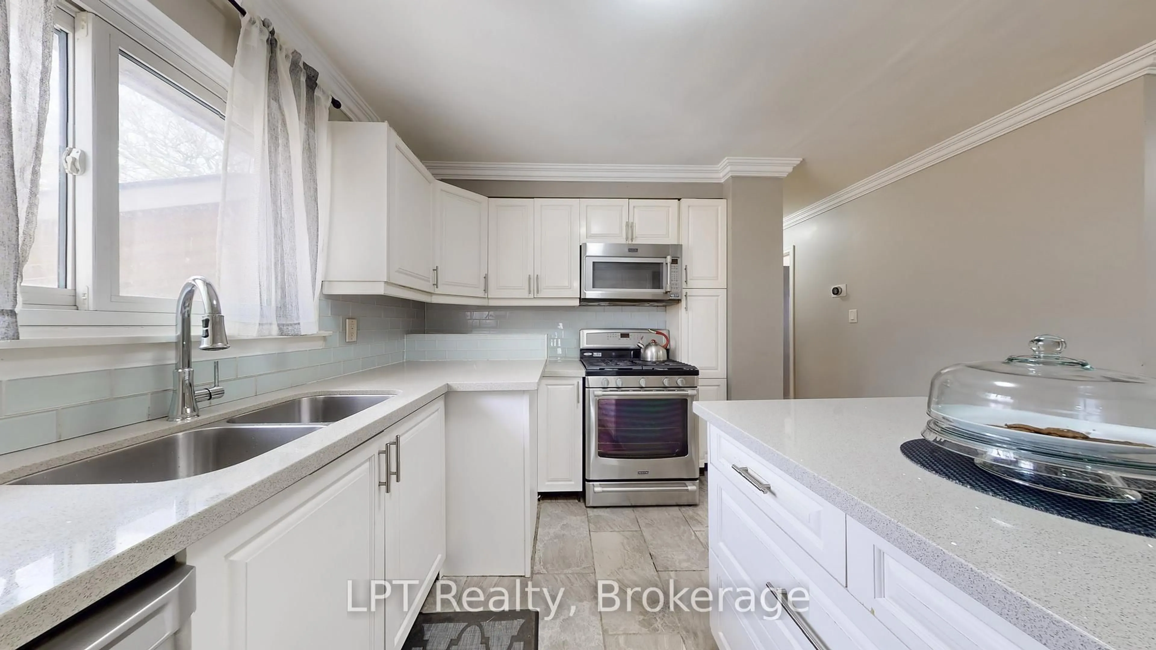 Standard kitchen, unknown for 23 Gorsey Sq, Toronto Ontario M1B 1A6