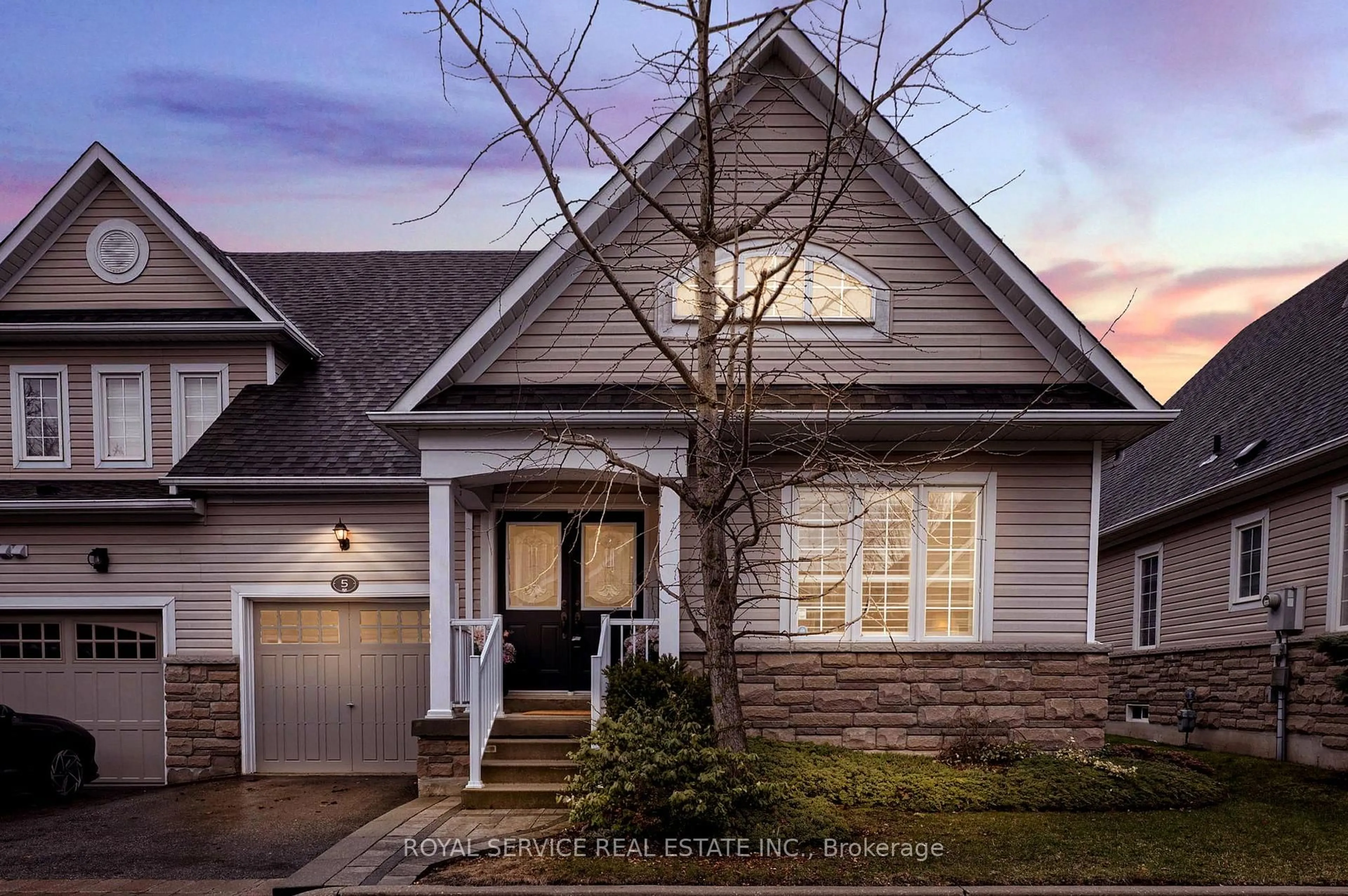 Home with brick exterior material, street for 350 Lakebreeze Dr #5, Clarington Ontario L1B 0A2