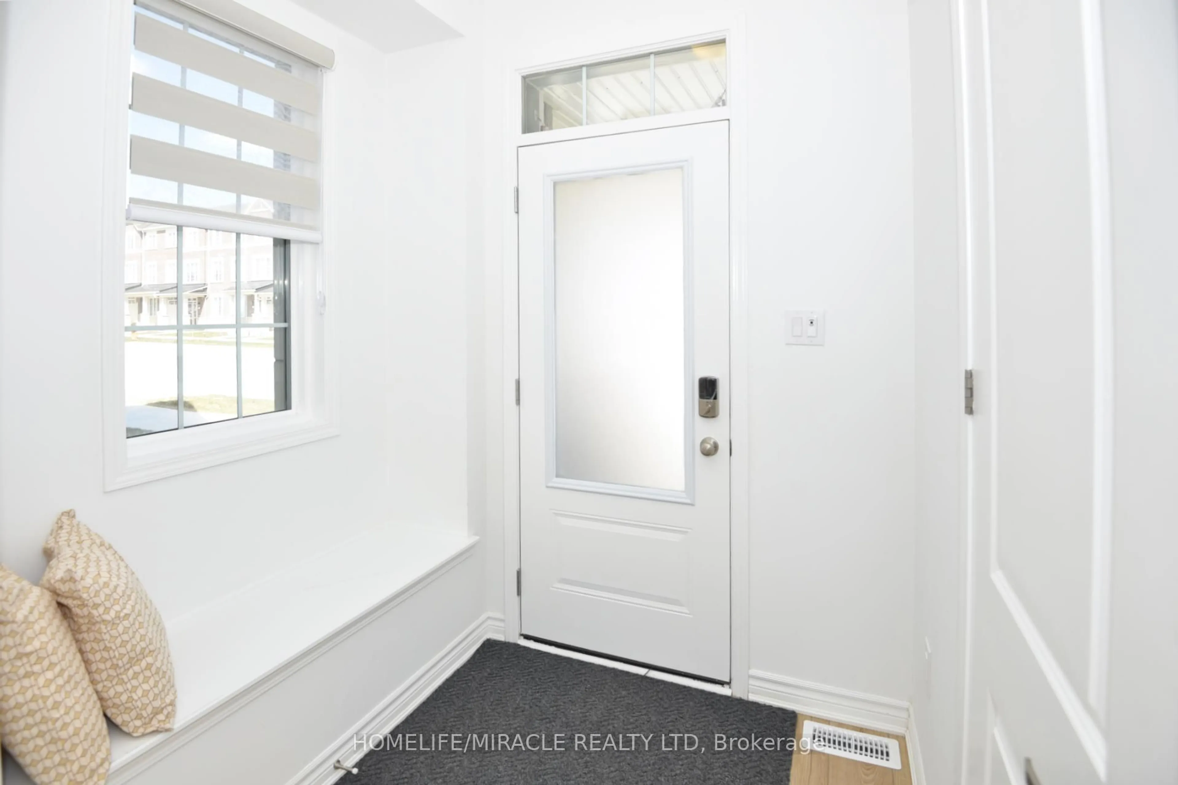 Indoor entryway for 3220 Brigadier Ave, Pickering Ontario L1X 0N4