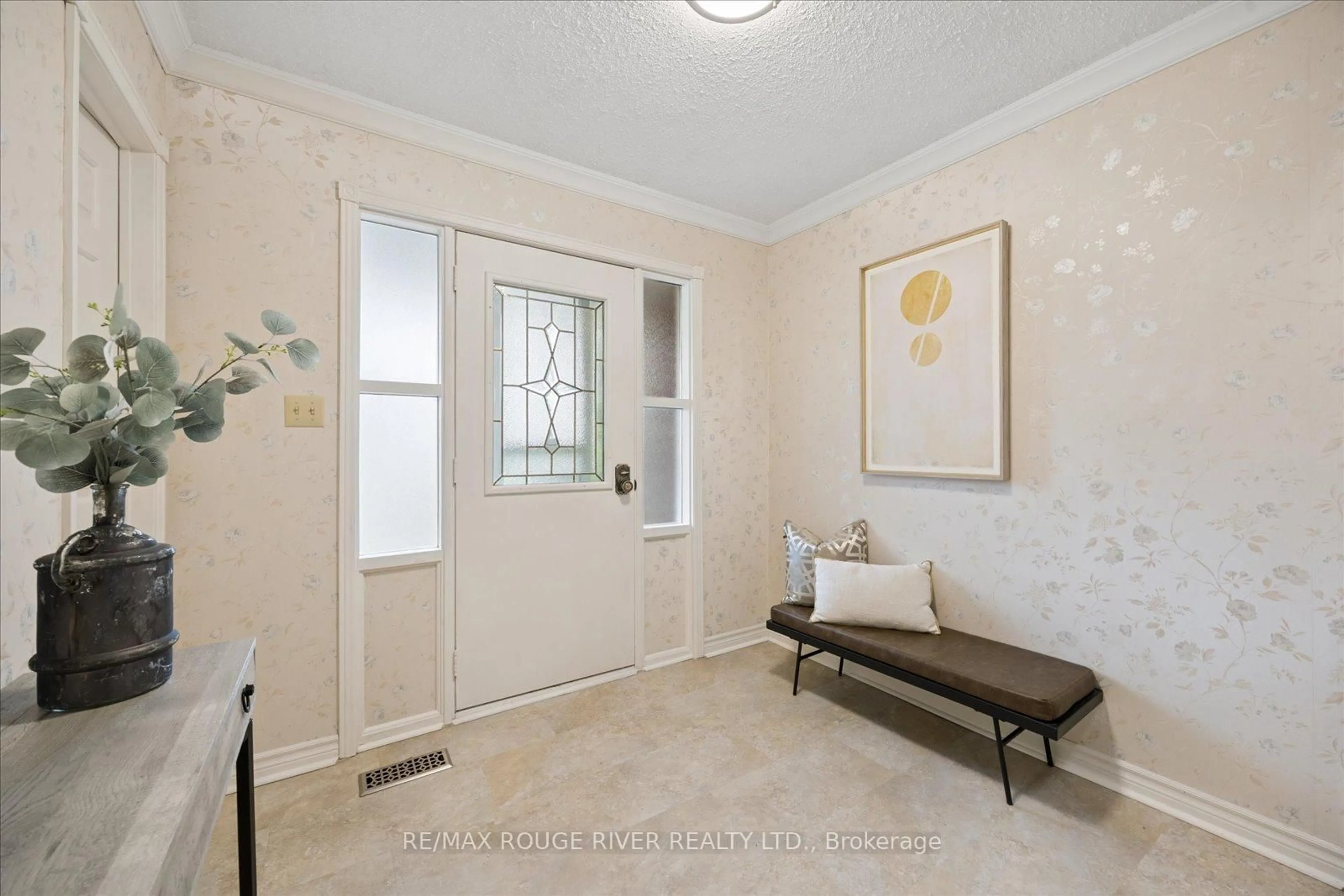 Indoor entryway for 502 Broadgreen St, Pickering Ontario L1W 3J6