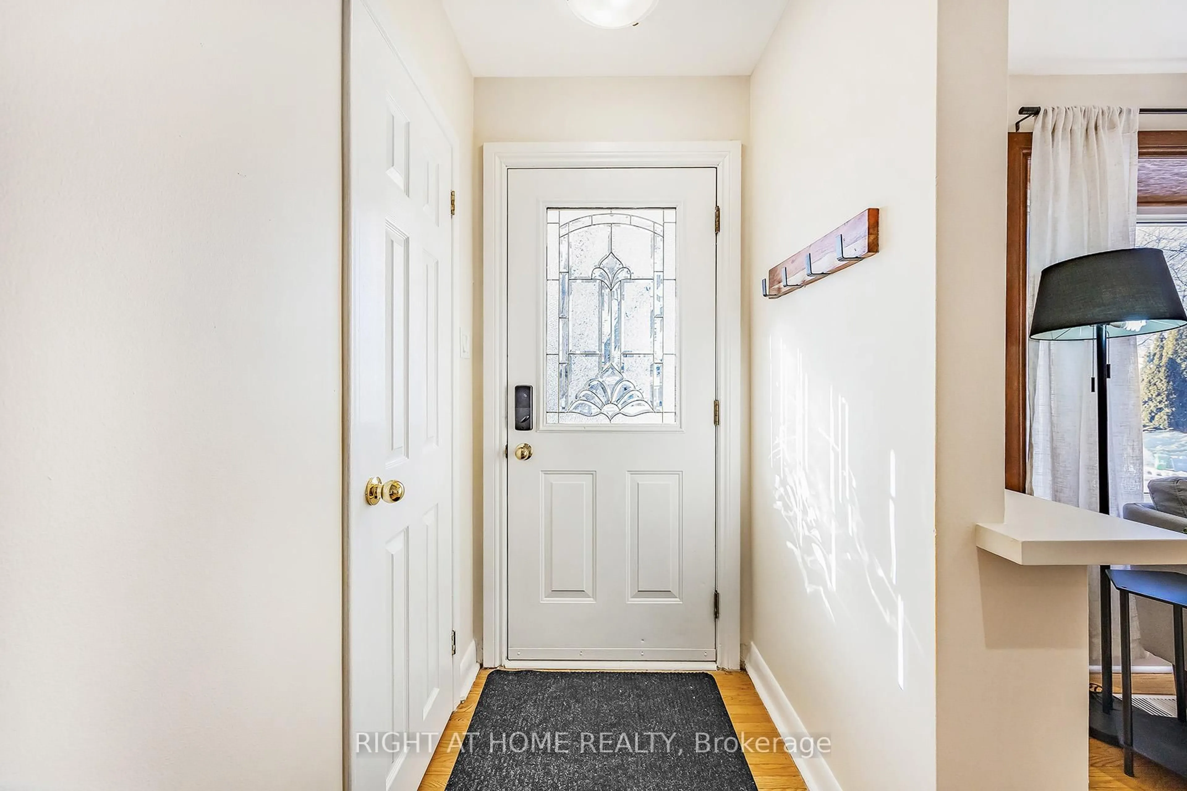 Indoor entryway for 25 Hiley Ave, Ajax Ontario L1S 6H3