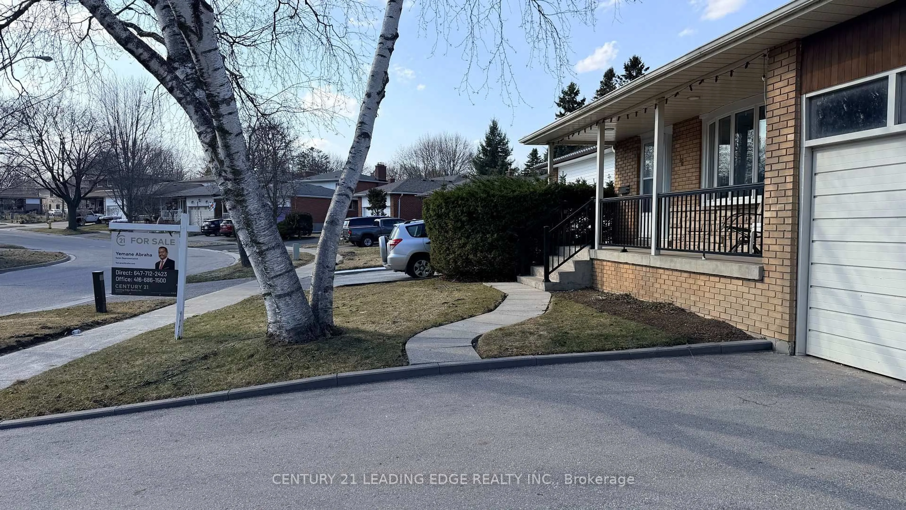 A pic from outside/outdoor area/front of a property/back of a property/a pic from drone, street for 16 Bethley Dr, Toronto Ontario M1E 3M7
