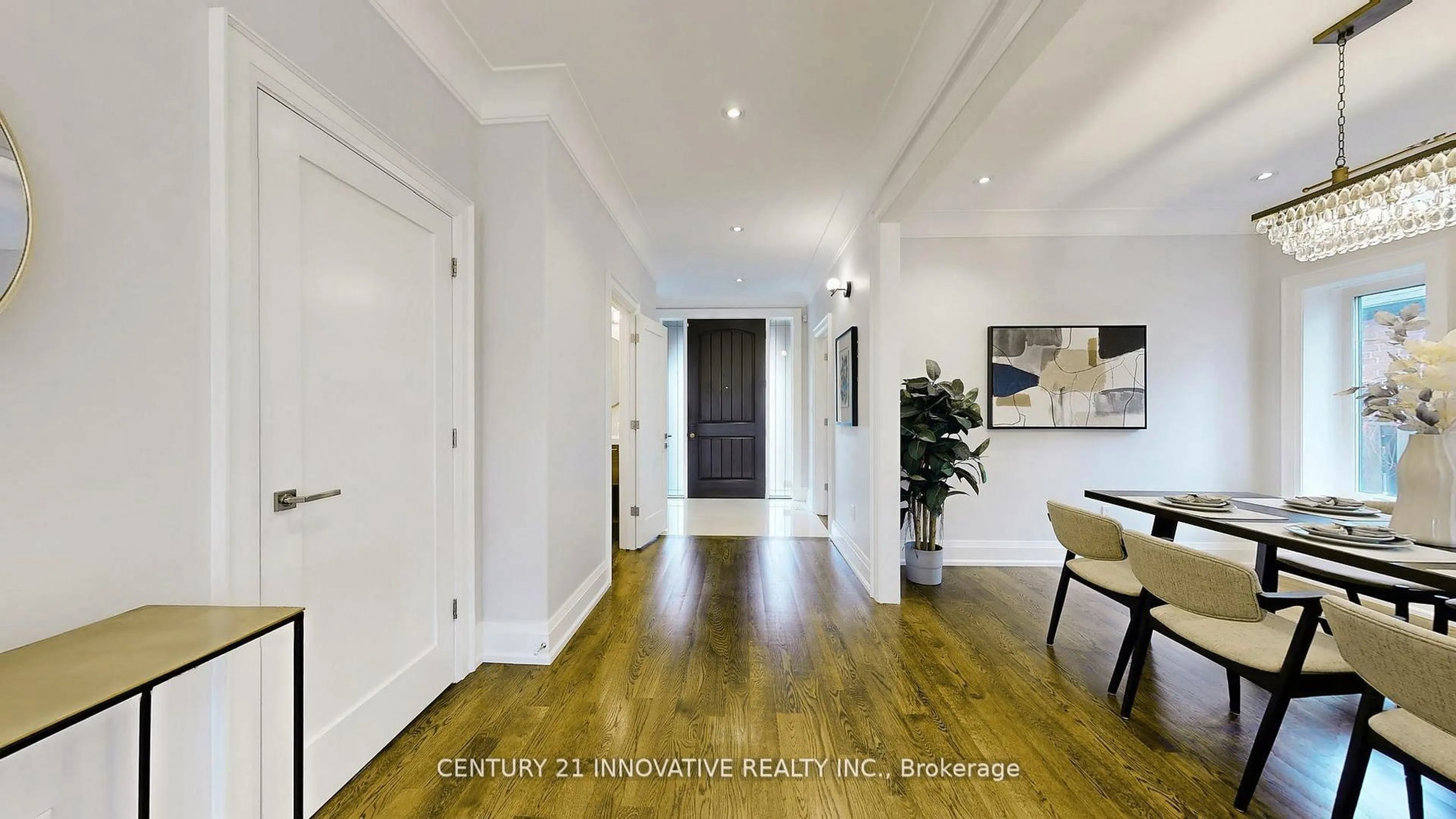 Indoor entryway for 1 Dustan Cres, Toronto Ontario M4J 4G4