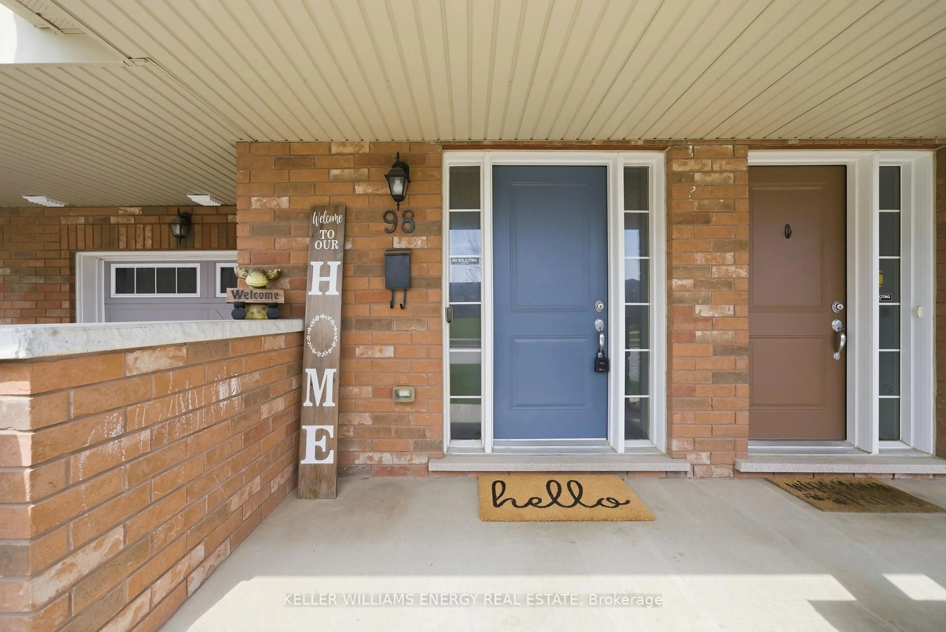 Indoor entryway for 98 Tabaret Cres, Oshawa Ontario L1L 0G5