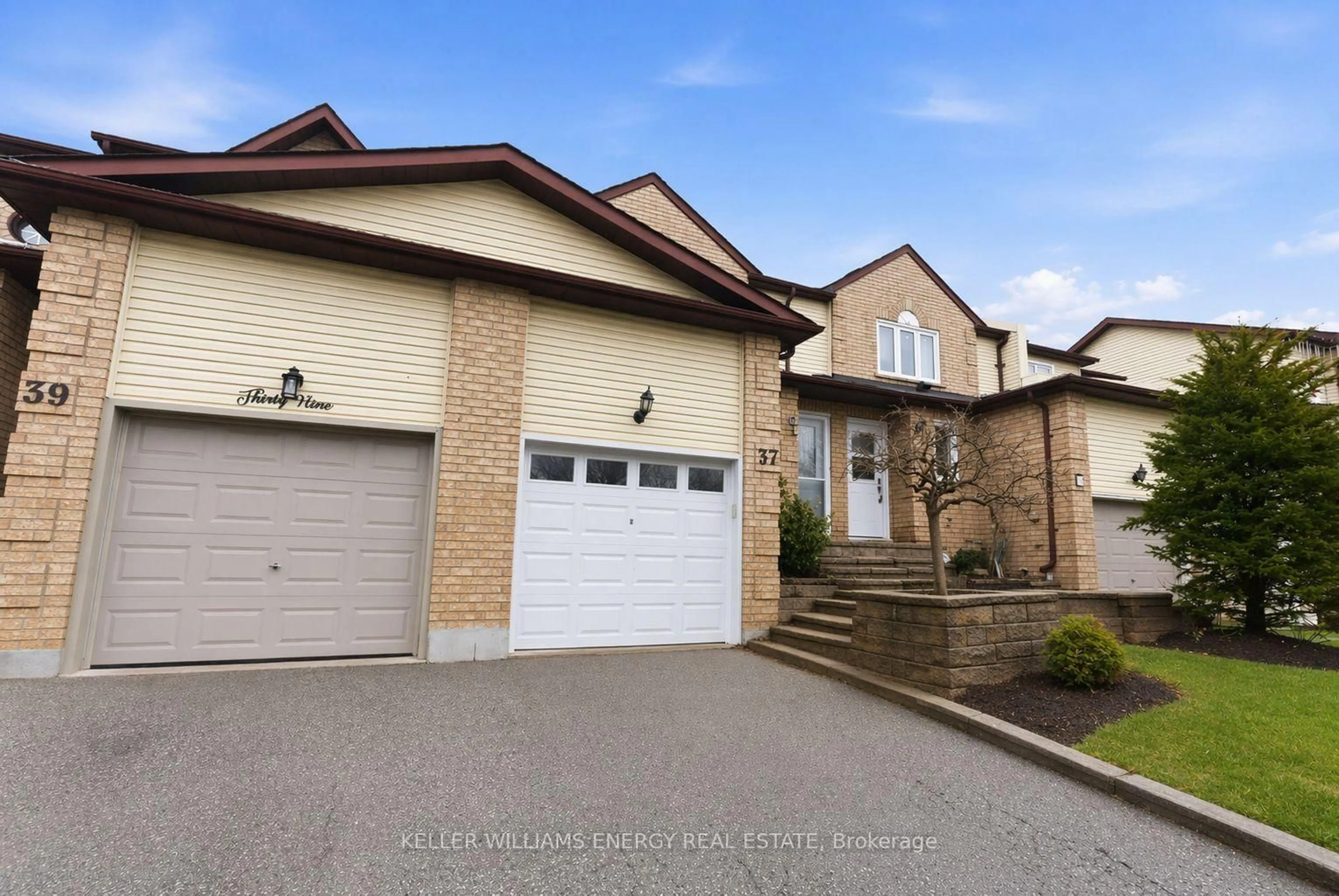 Home with brick exterior material, street for 37 Moulton Crt, Clarington Ontario L1E 2W4