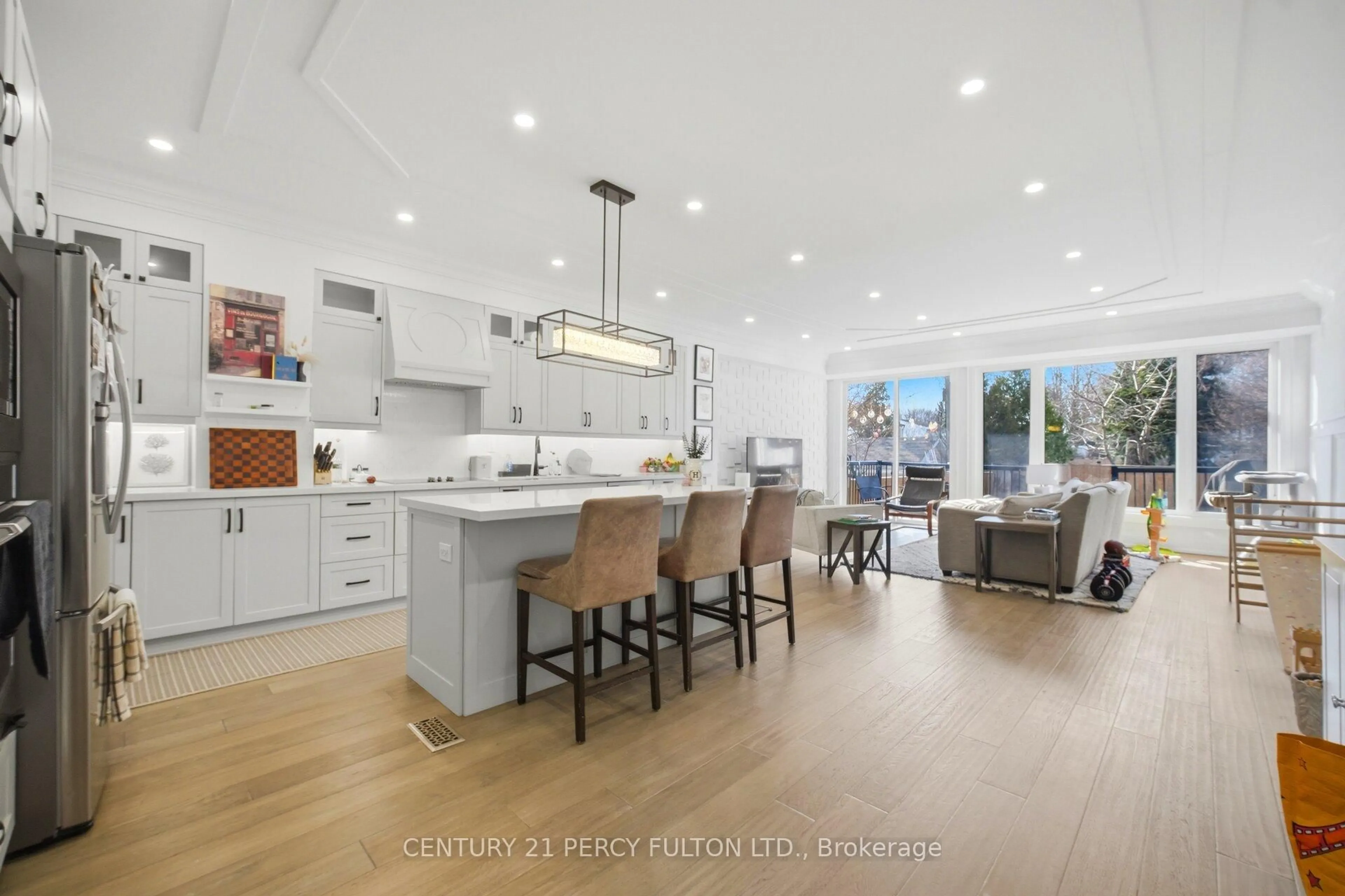 Open concept kitchen, ceramic/tile floor for 195 Danforth Rd, Toronto Ontario M1L 3X1