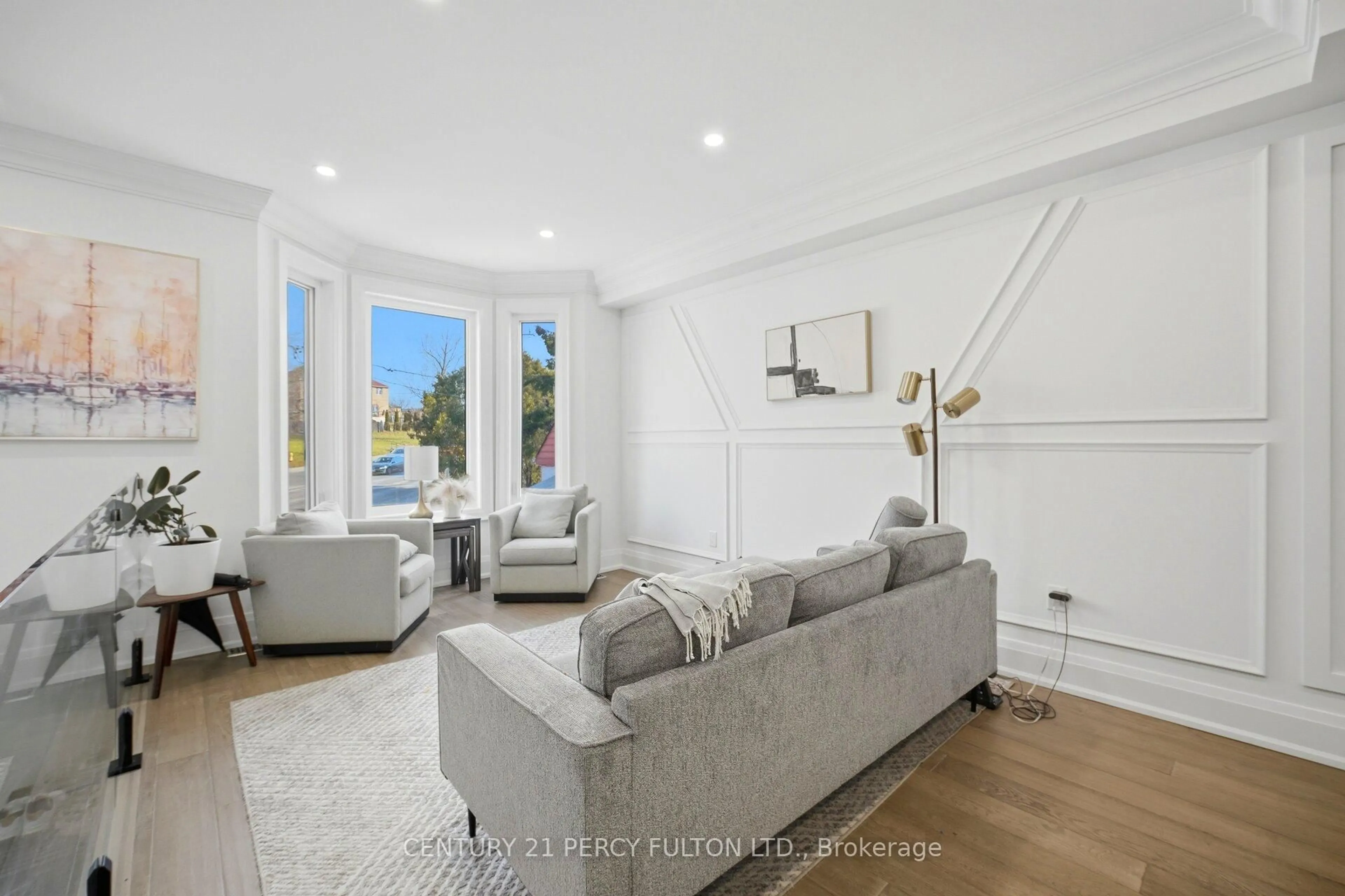 Living room with furniture, unknown for 195 Danforth Rd, Toronto Ontario M1L 3X1