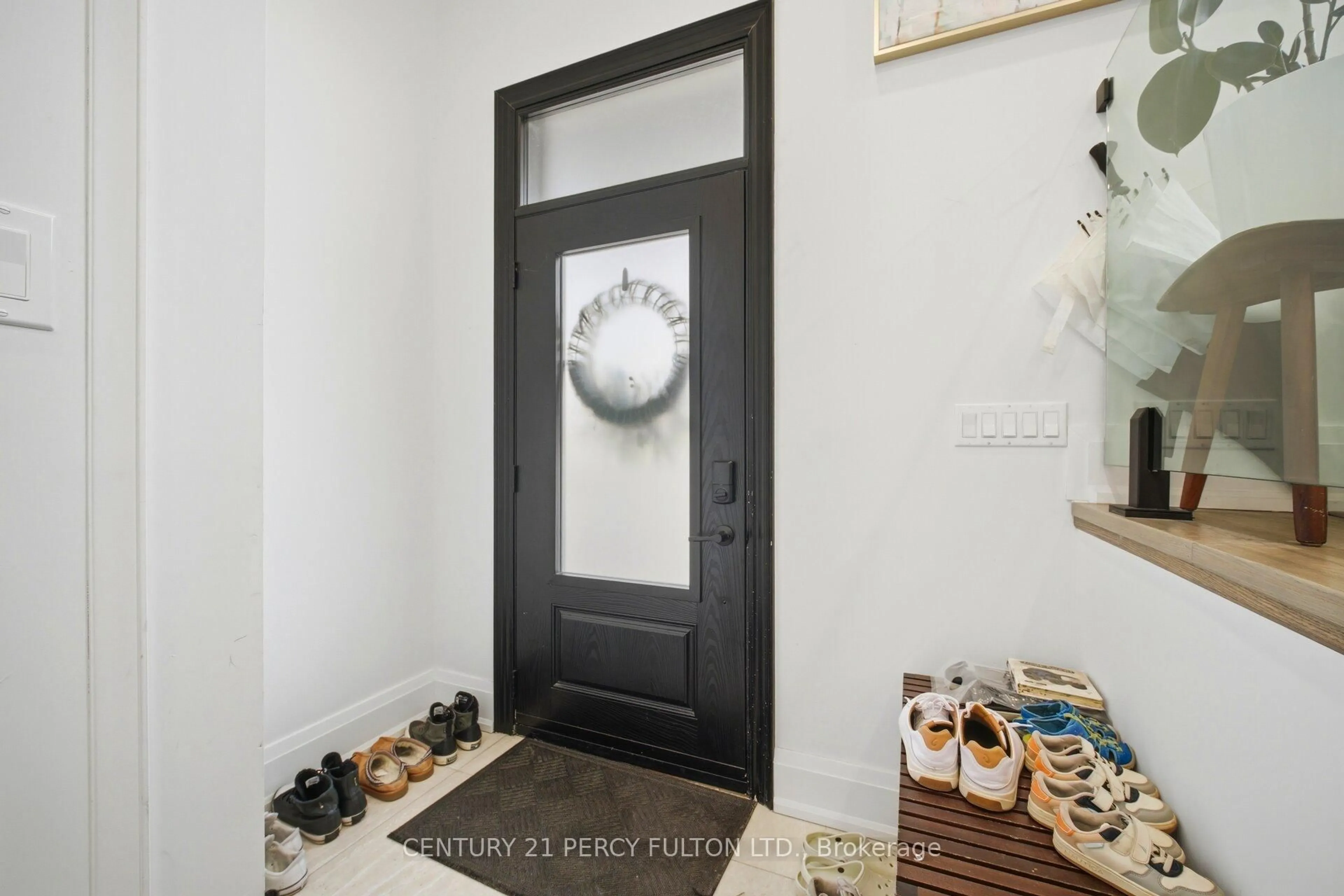 Indoor entryway for 195 Danforth Rd, Toronto Ontario M1L 3X1