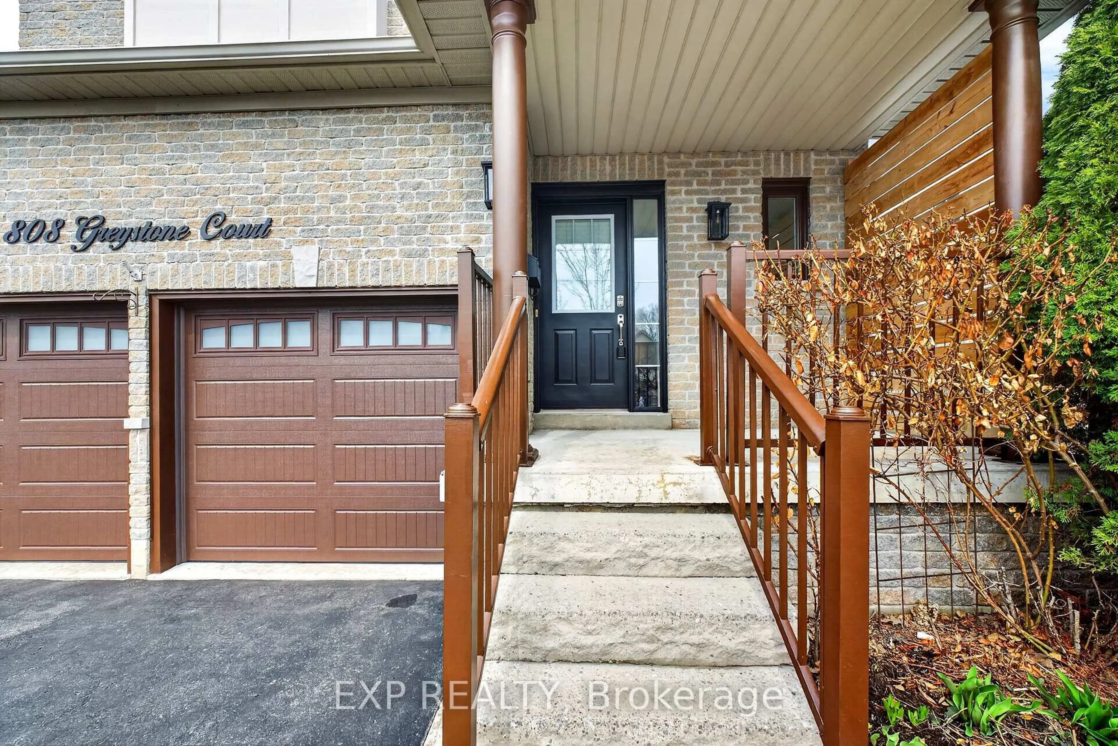 Indoor entryway for 808 Greystone Crt, Oshawa Ontario L1K 2V1