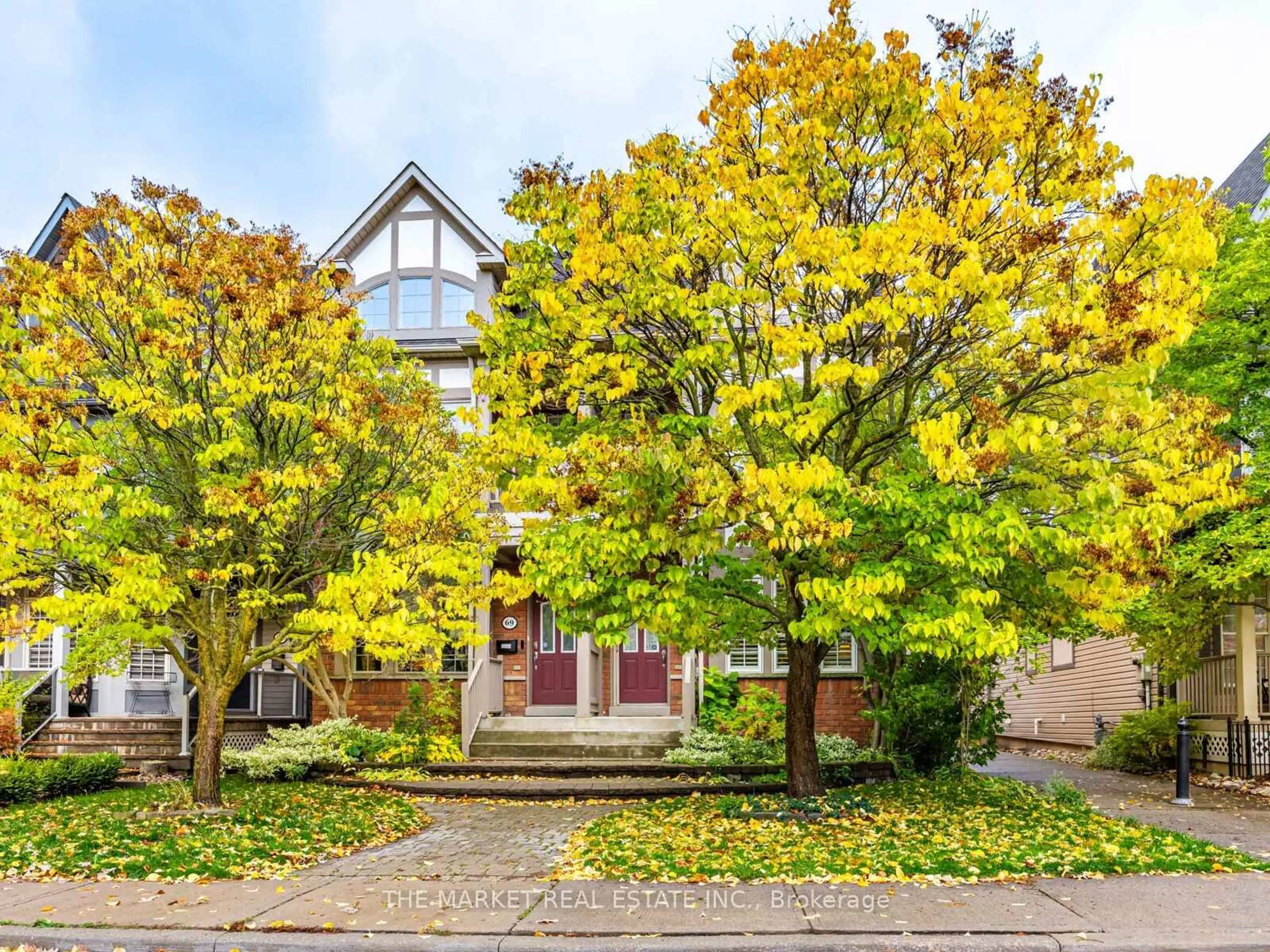 A pic from outside/outdoor area/front of a property/back of a property/a pic from drone, street for 67 Winners Circ, Toronto Ontario M4L 3Y7