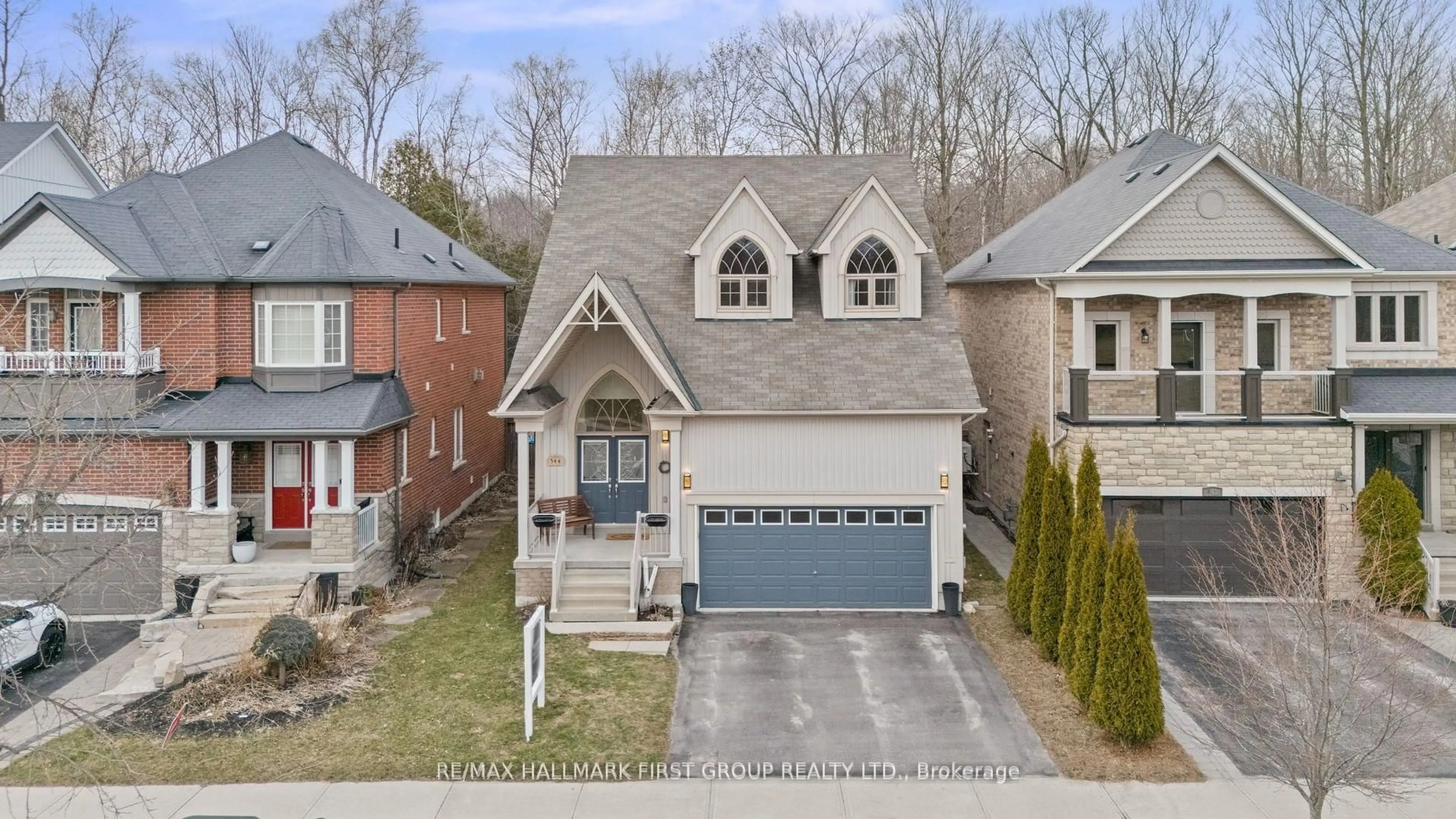 A pic from outside/outdoor area/front of a property/back of a property/a pic from drone, street for 544 George Reynolds Dr, Clarington Ontario L1E 2M1