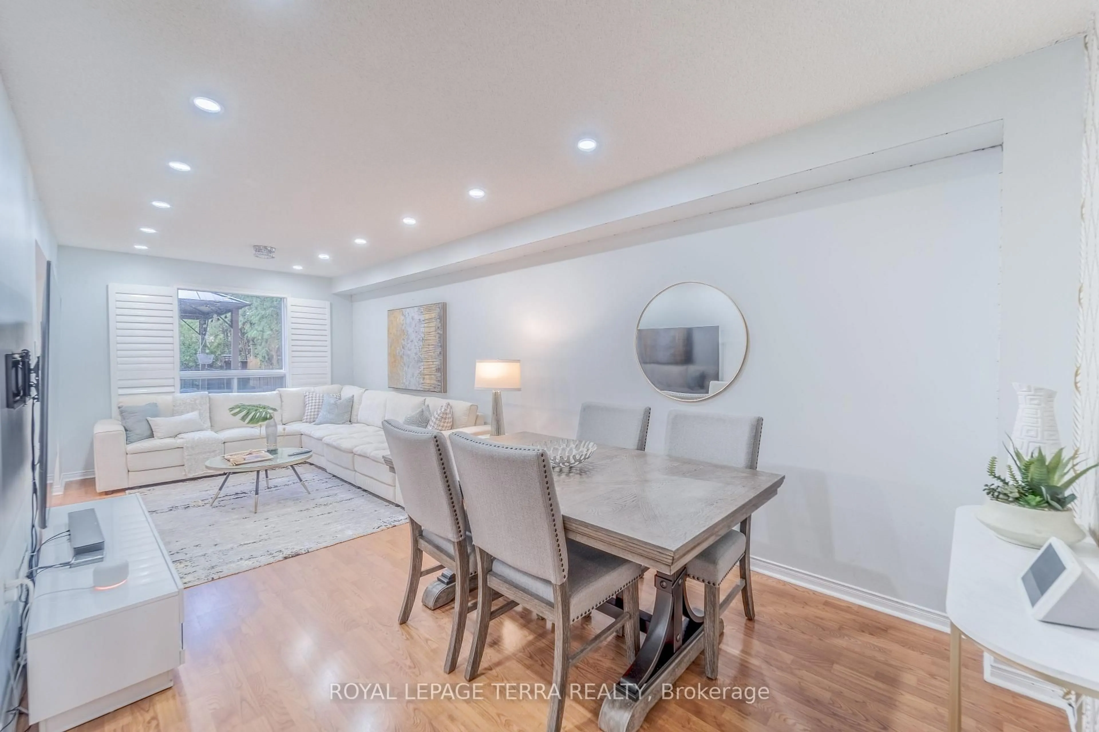 Dining room, wood/laminate floor for 15 Heaver Dr, Whitby Ontario L1N 9K4