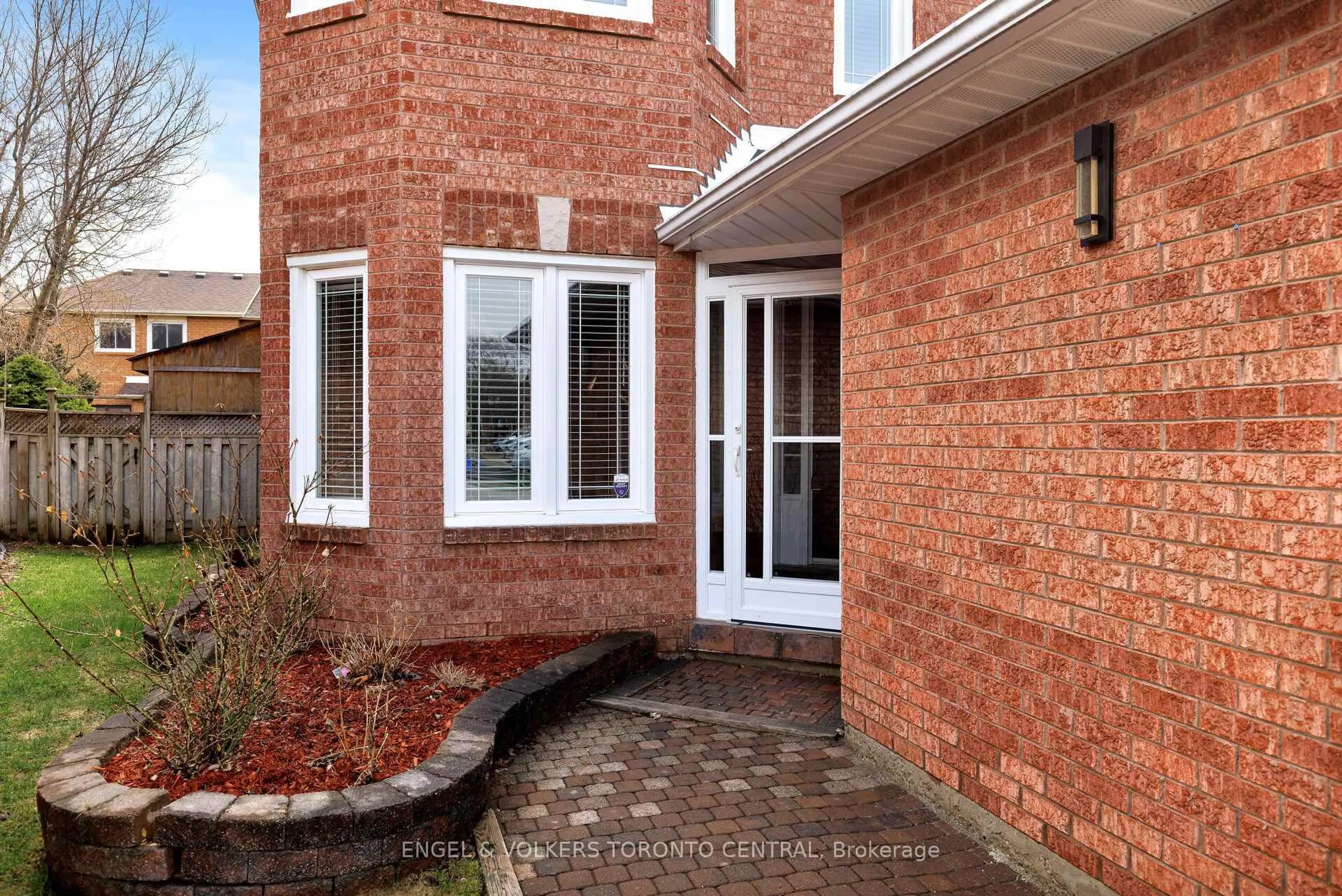 Home with brick exterior material, street for 1539 Nipissing Crt, Pickering Ontario L1V 6T8