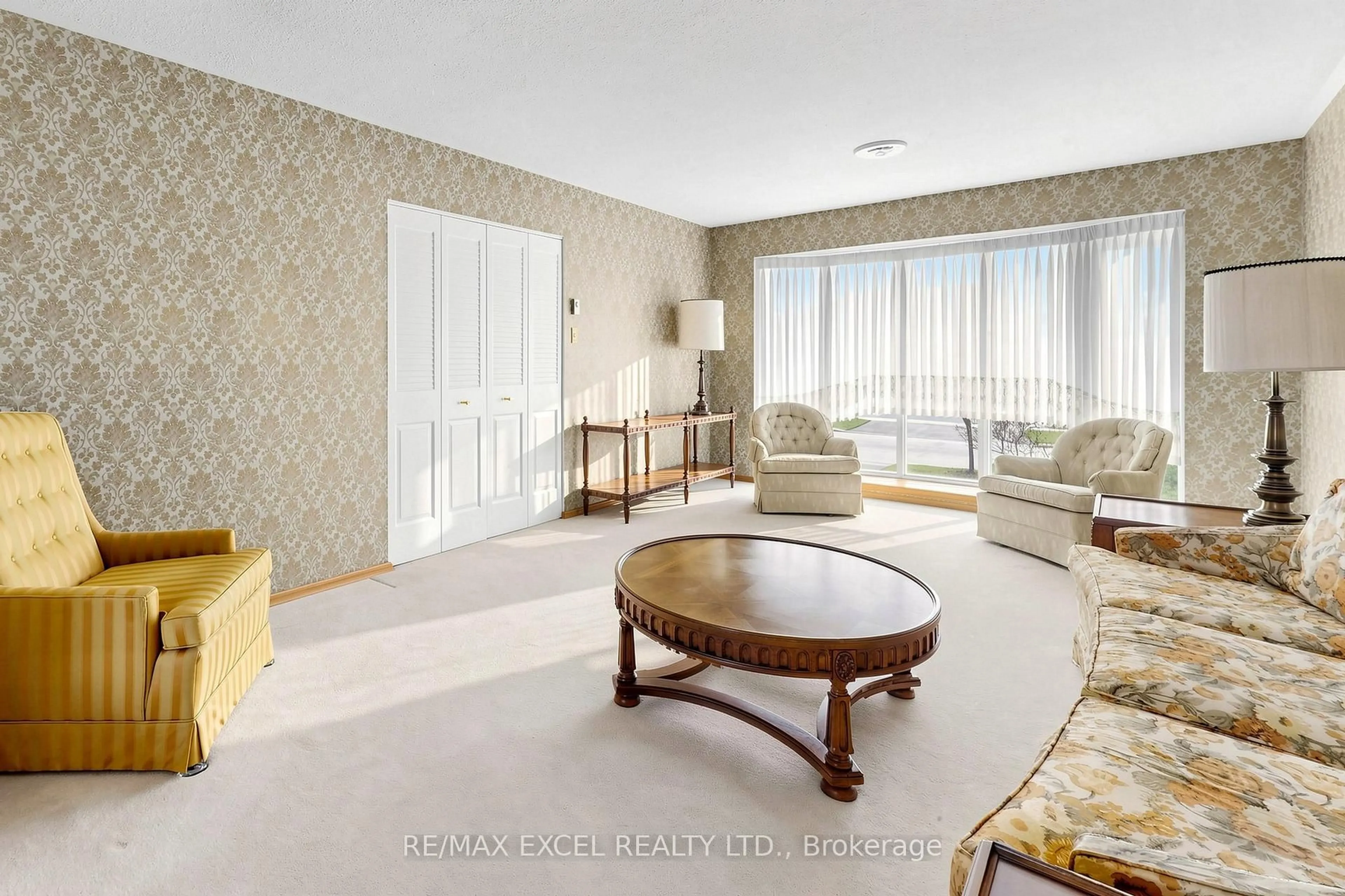 Living room with furniture, unknown for 30 WAKEFIELD Cres, Toronto Ontario M1W 2C2