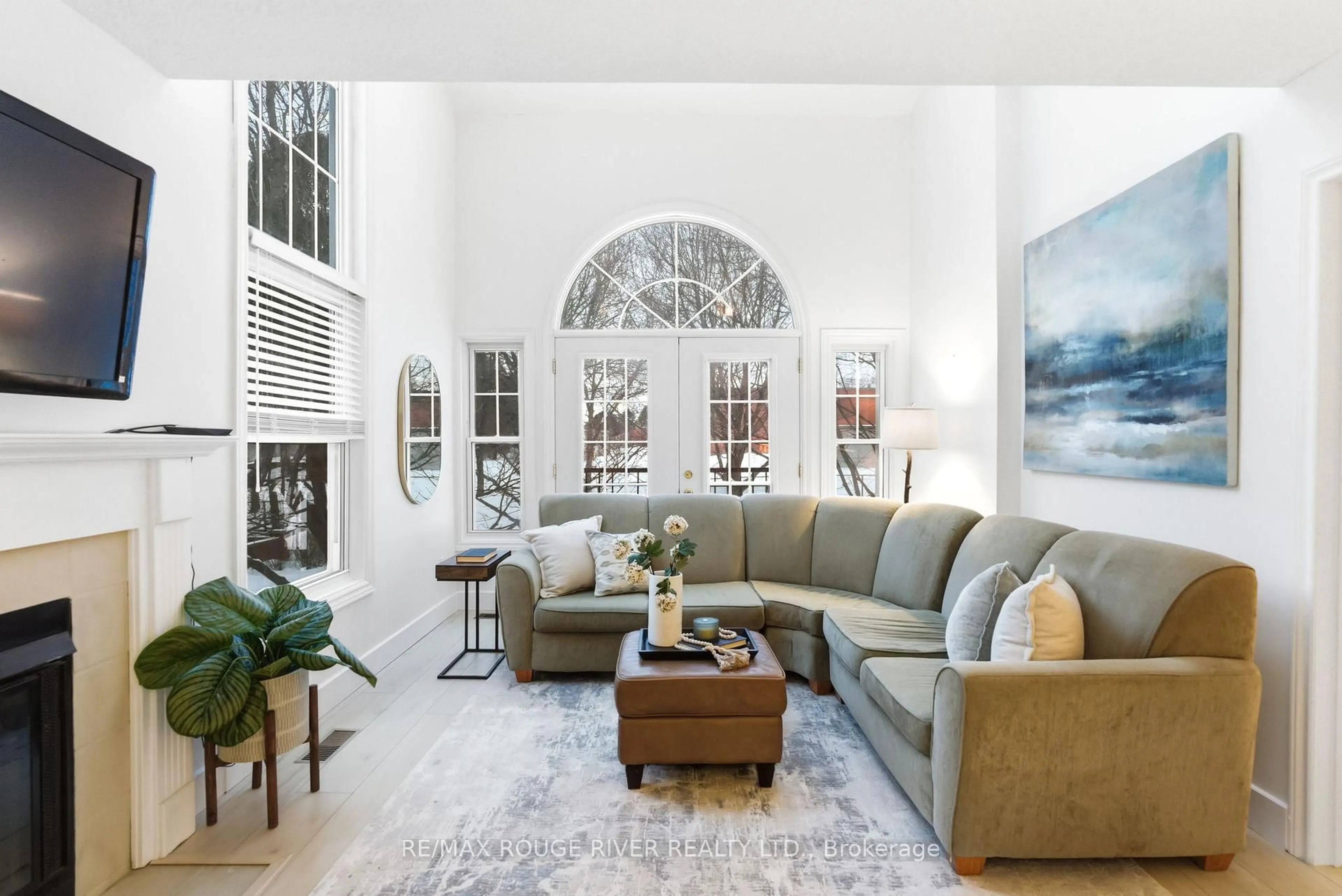 Living room with furniture, unknown for 1665 Nash Rd #E2, Clarington Ontario L1E 1S8