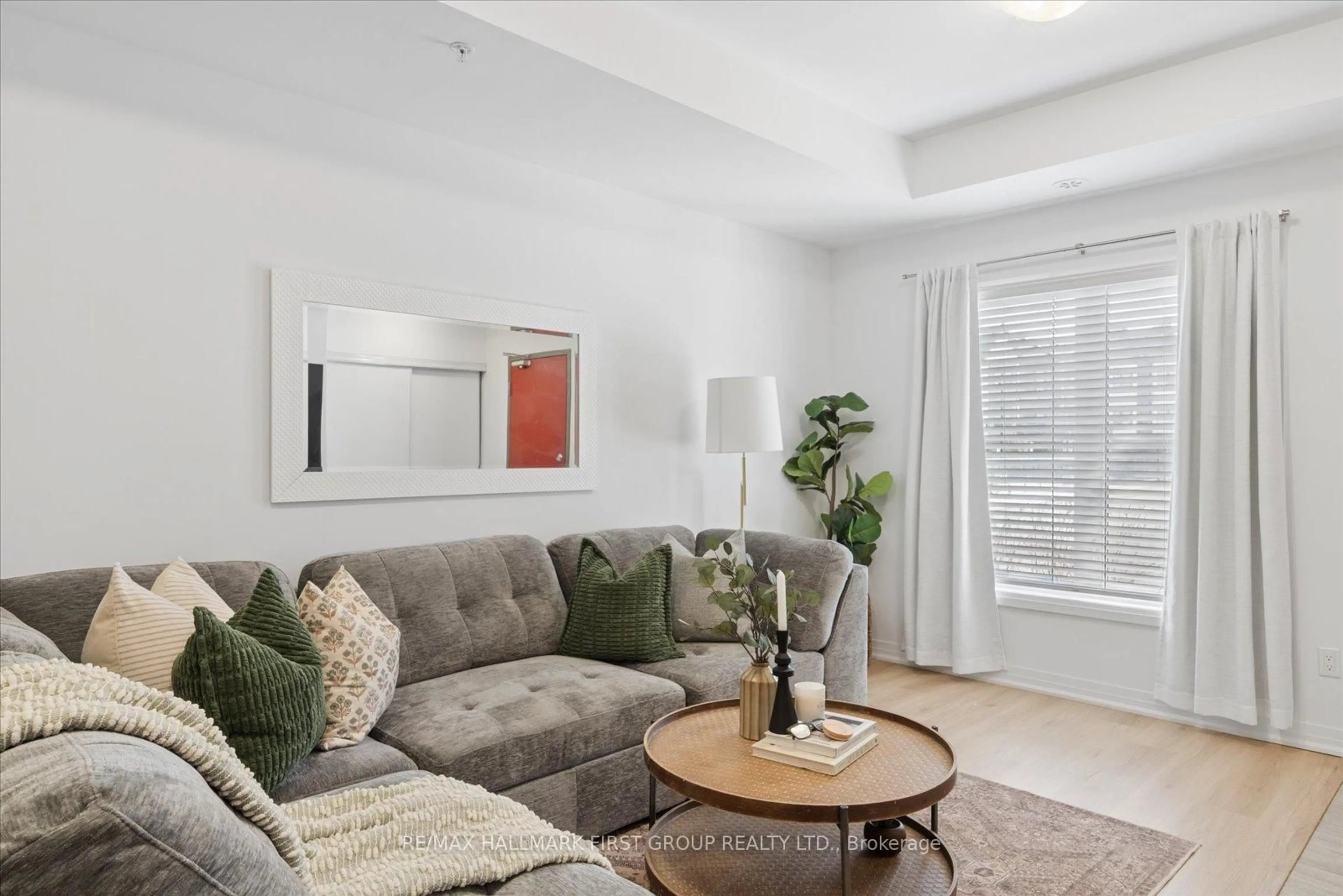 Living room with furniture, unknown for 2635 William Jackson Dr #1013, Pickering Ontario L1X 0L5