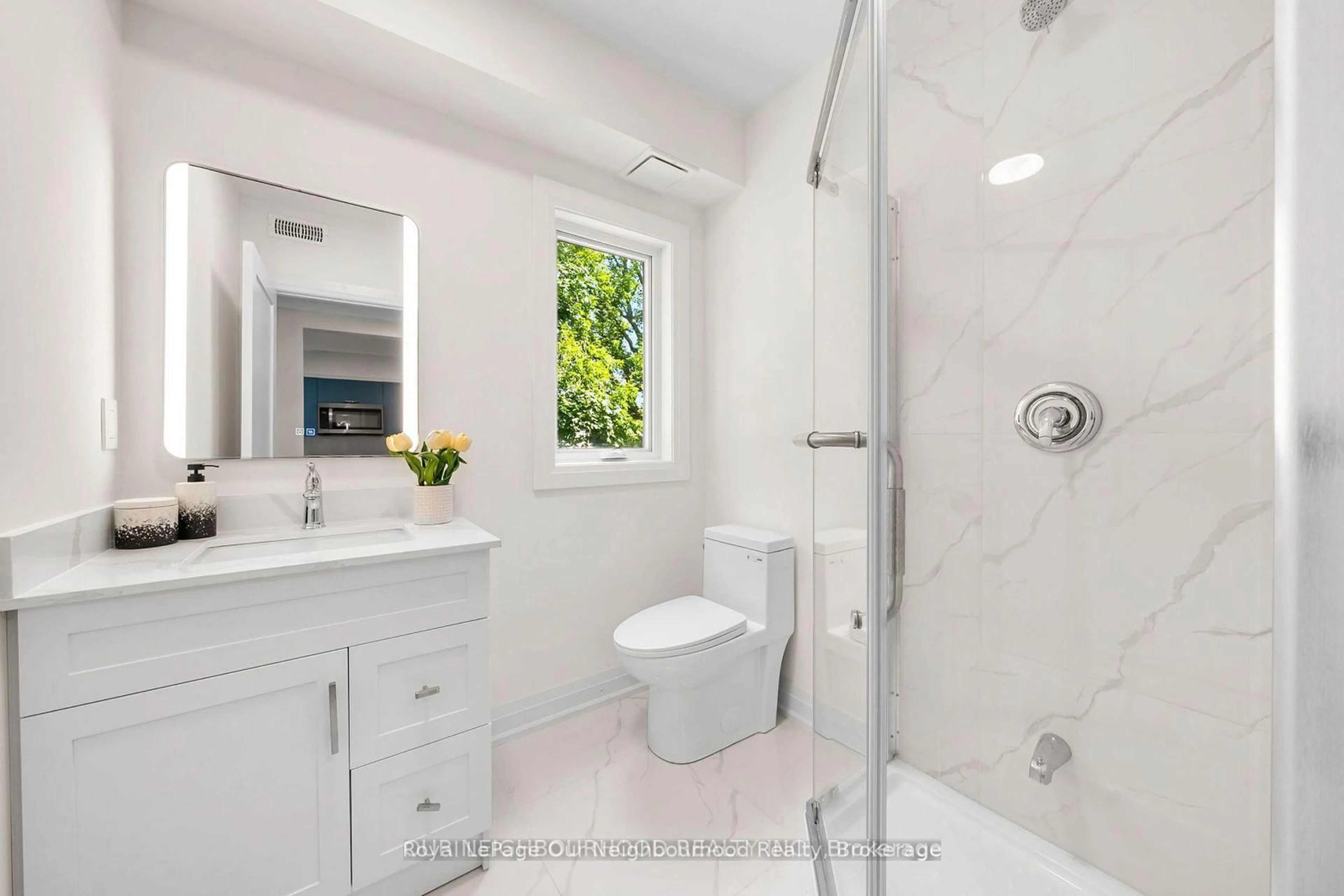 Contemporary bathroom, ceramic/tile floor for 150 Celina St, Oshawa Ontario L1H 4N5