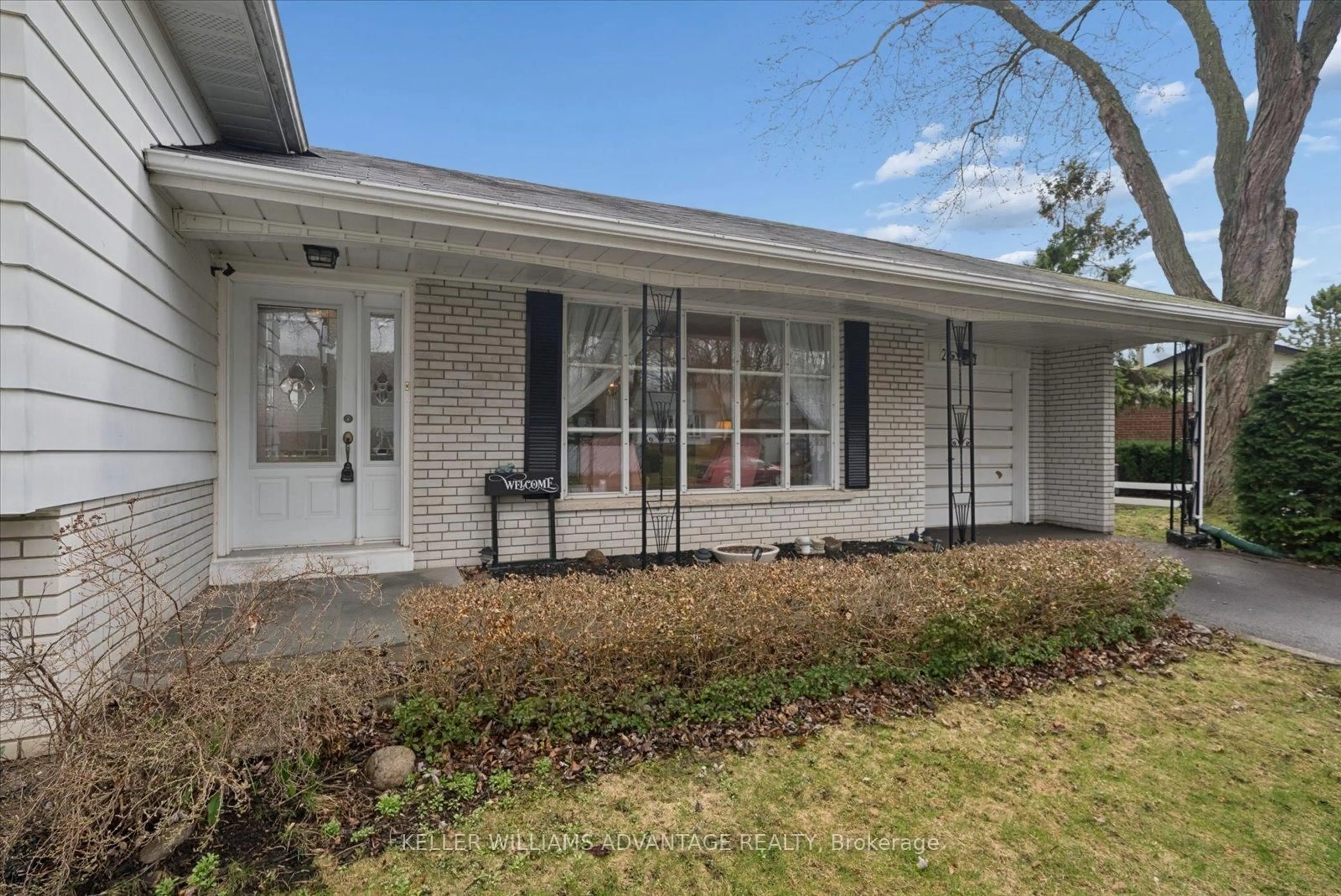 Home with vinyl exterior material, street for 29 Paulander Ave, Toronto Ontario M1C 1W5