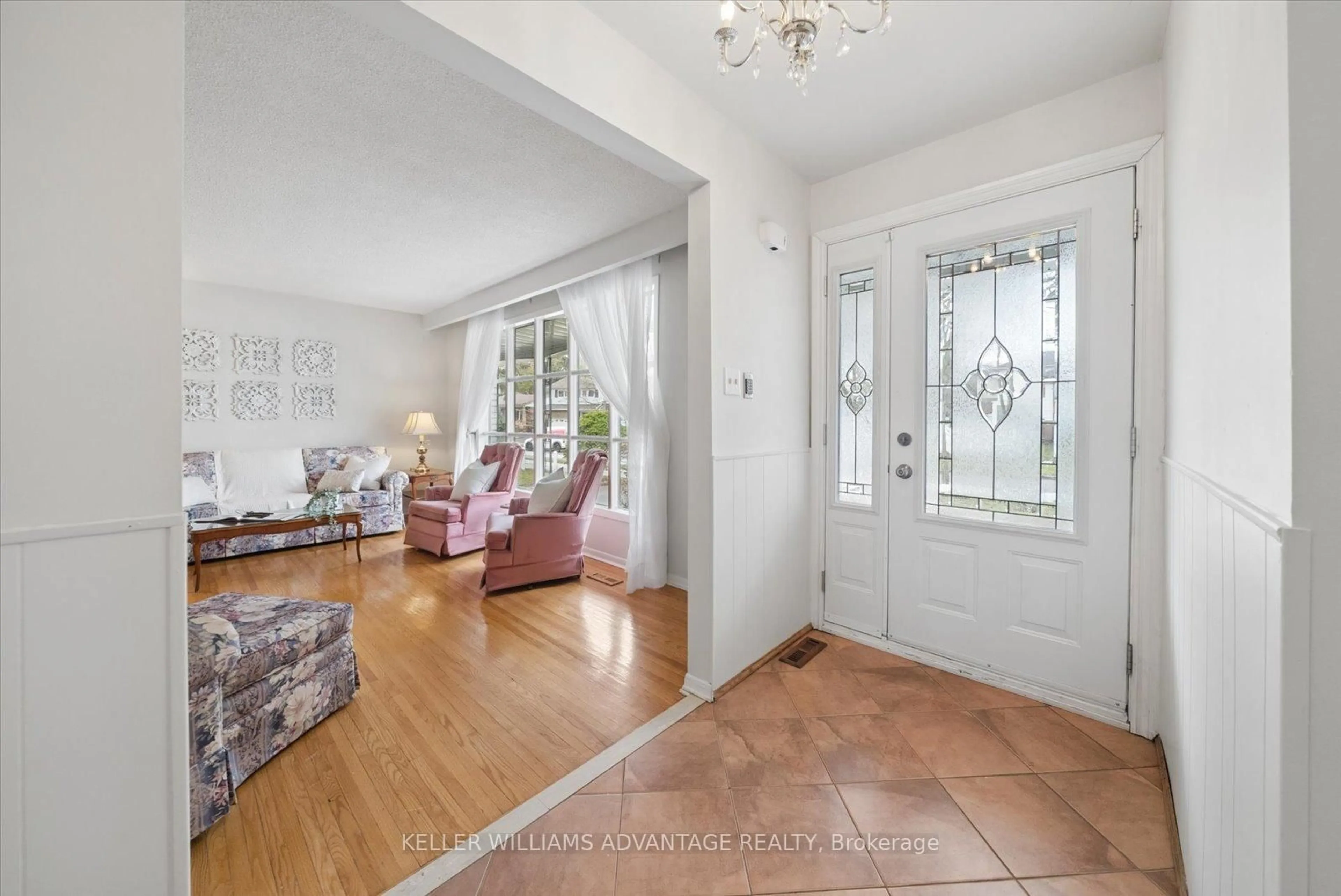 Indoor foyer for 29 Paulander Ave, Toronto Ontario M1C 1W5