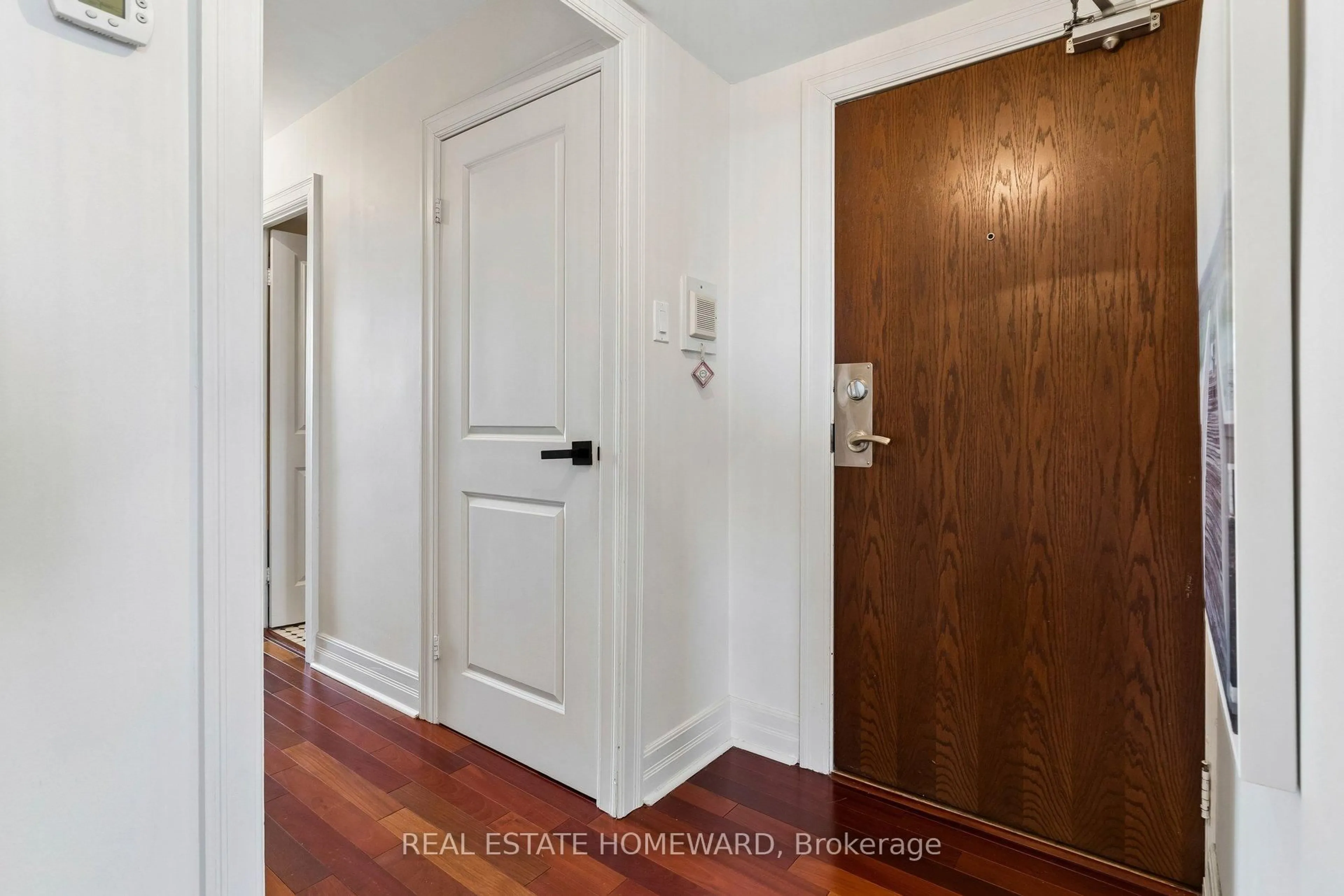 Indoor entryway for 980 Broadview Ave #1208, Toronto Ontario M4K 3Y1