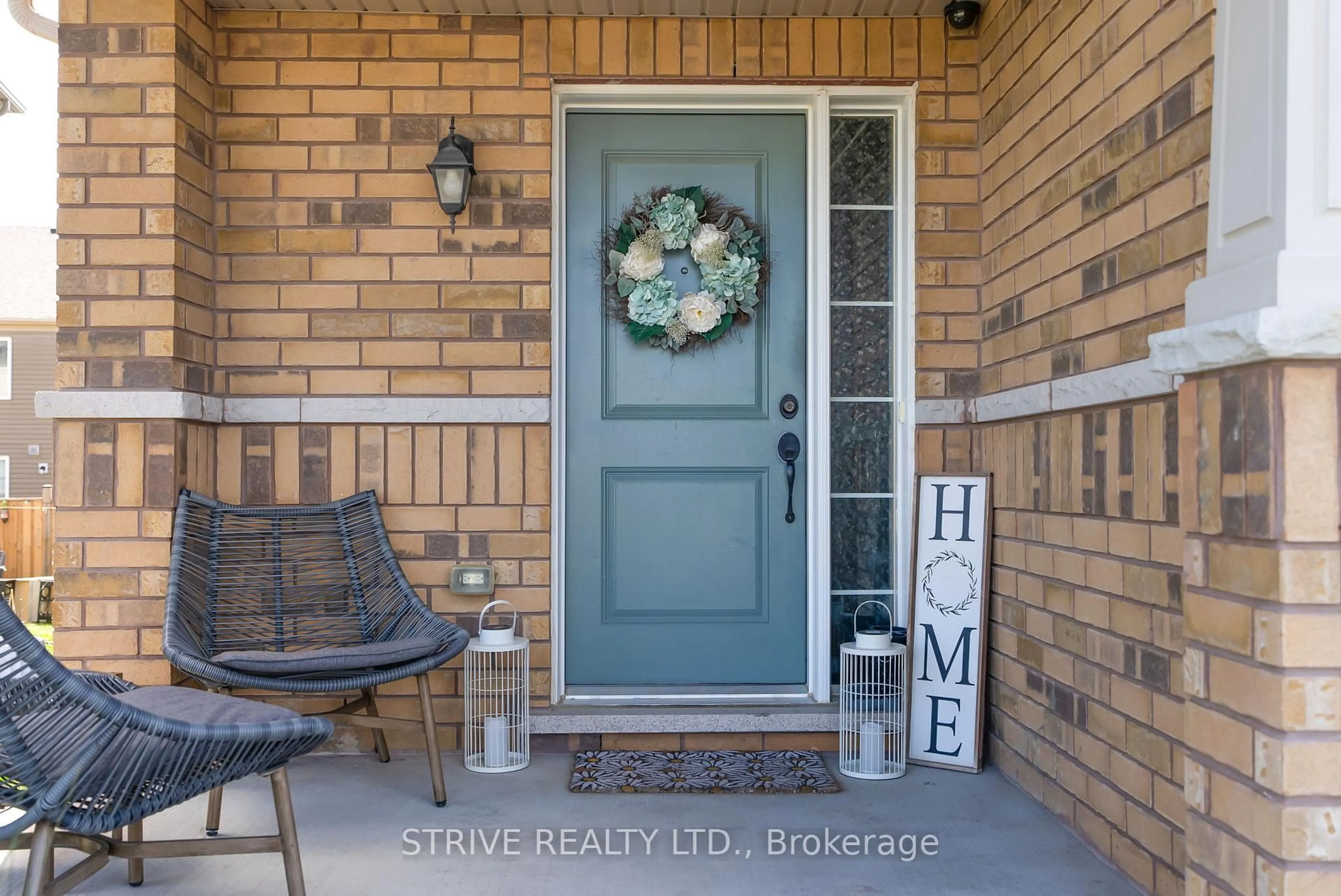 Indoor entryway for 2482 Steeplechase St, Oshawa Ontario L1L 0J6