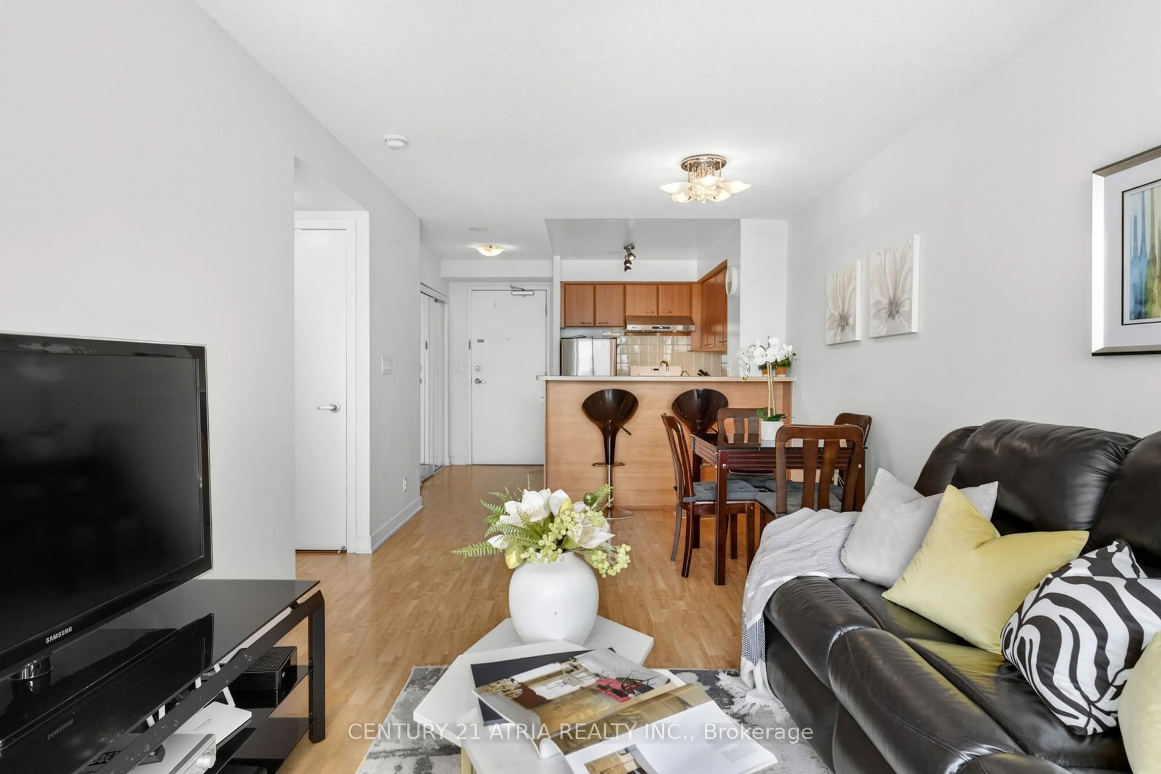 Living room with furniture, wood/laminate floor for 38 Lee Centre Dr #908, Toronto Ontario M1H 3J7