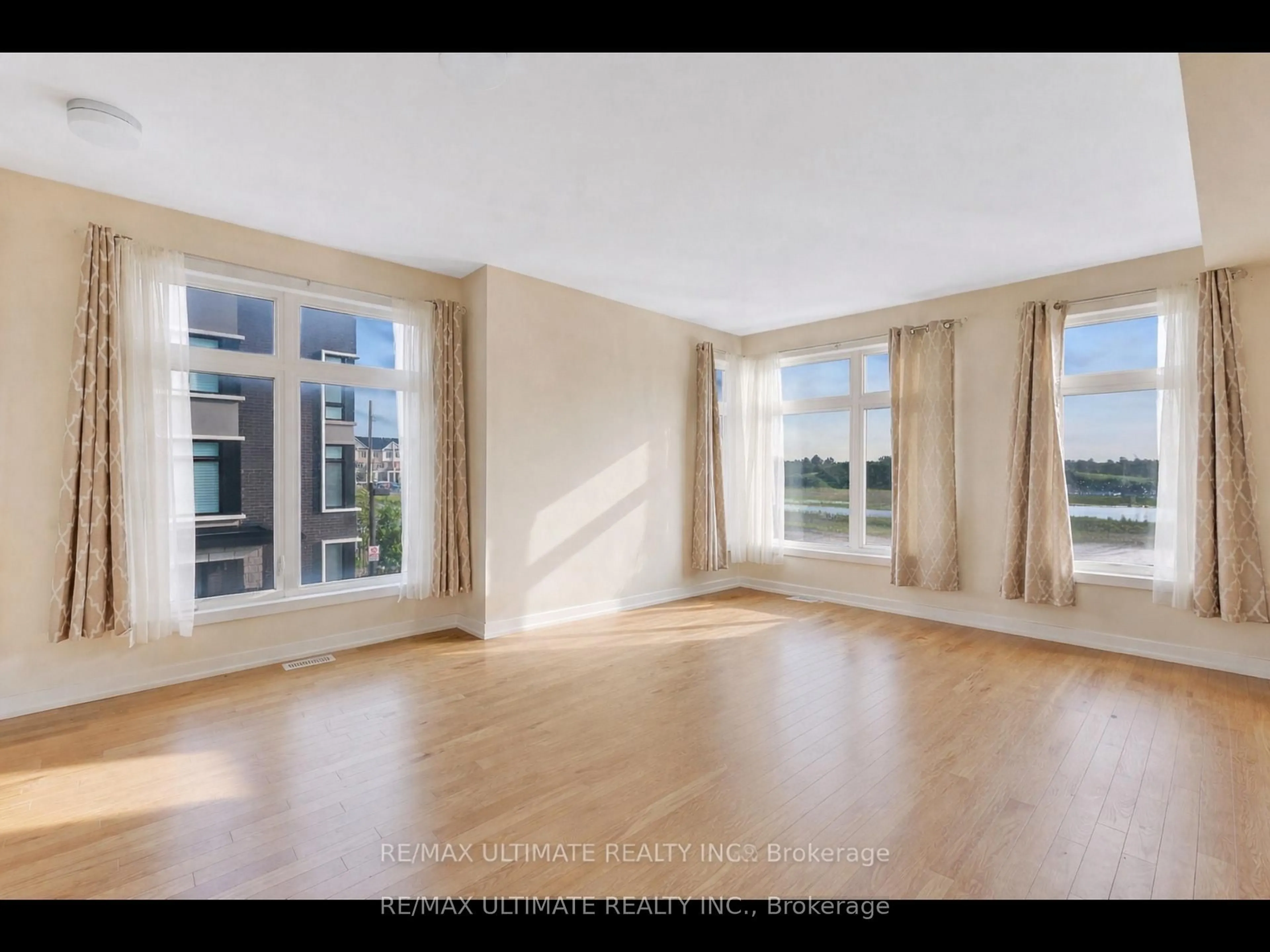 A pic of a room for 2632 Castlegate Crossing Dr, Pickering Ontario L1X 0H6