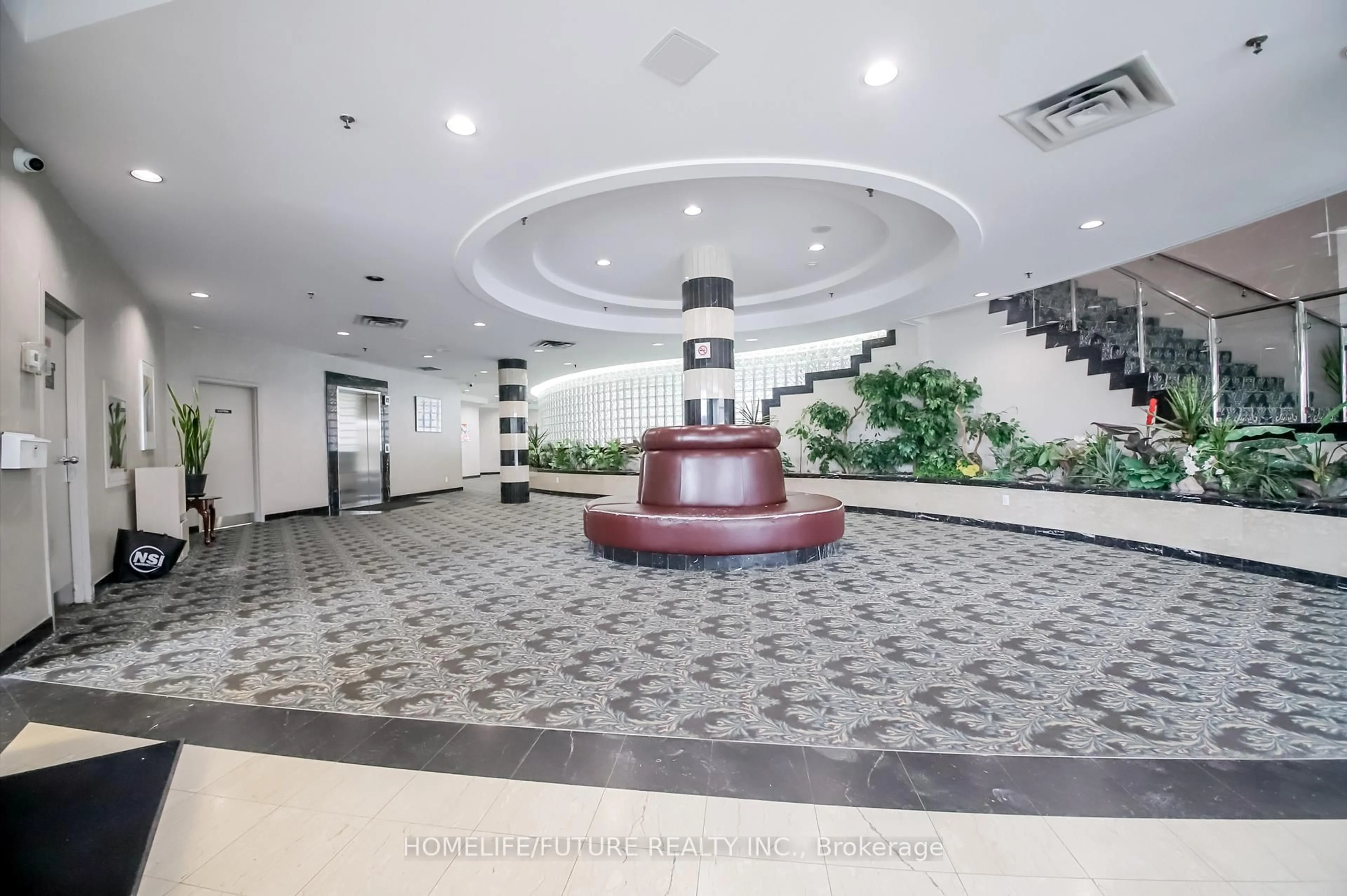Lobby for 2550 Lawrence Ave #816, Toronto Ontario M1P 4Z3