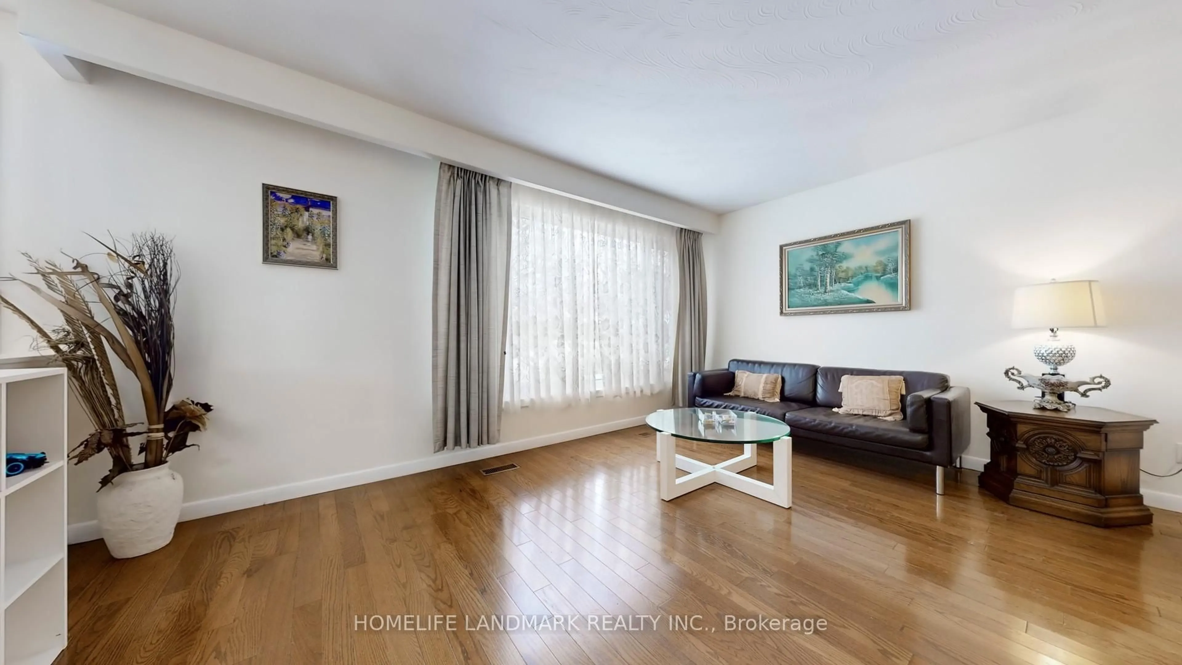 Living room with furniture, wood/laminate floor for 172 Sussex St, Oshawa Ontario L1G 1V9