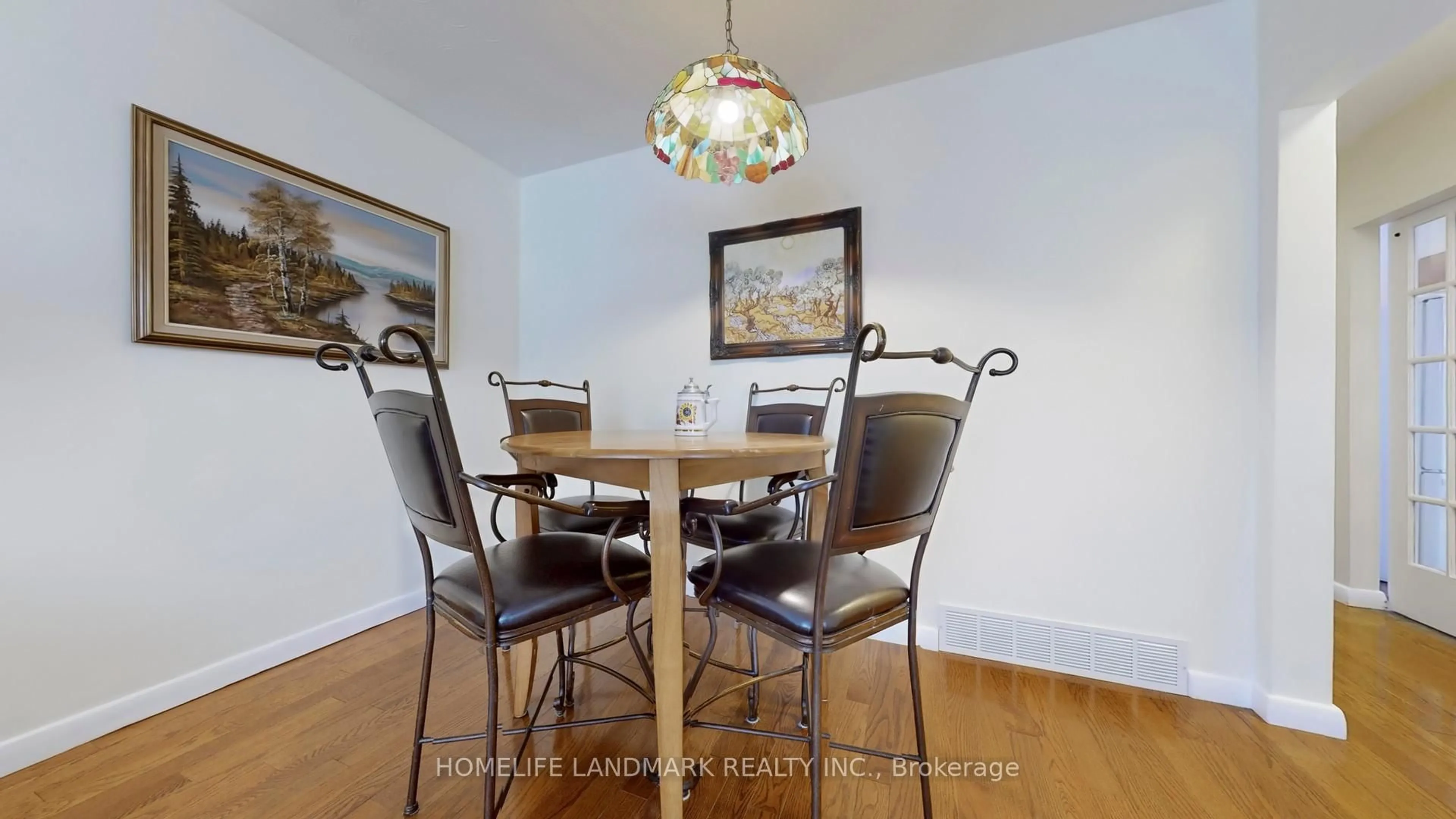 Dining room, wood/laminate floor for 172 Sussex St, Oshawa Ontario L1G 1V9