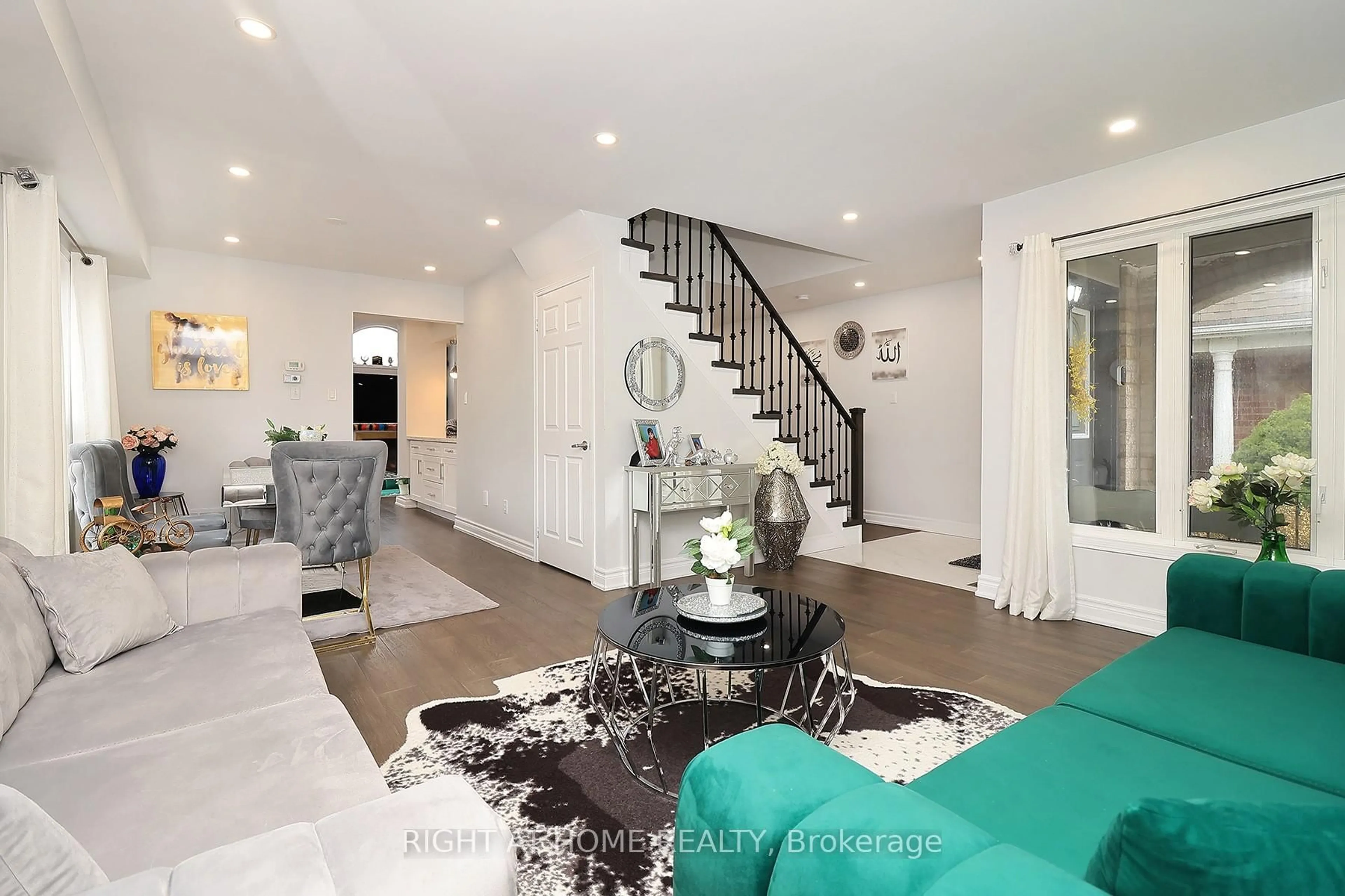 Unknown for 27 Foundry Lane, Whitby Ontario L1P 1M5