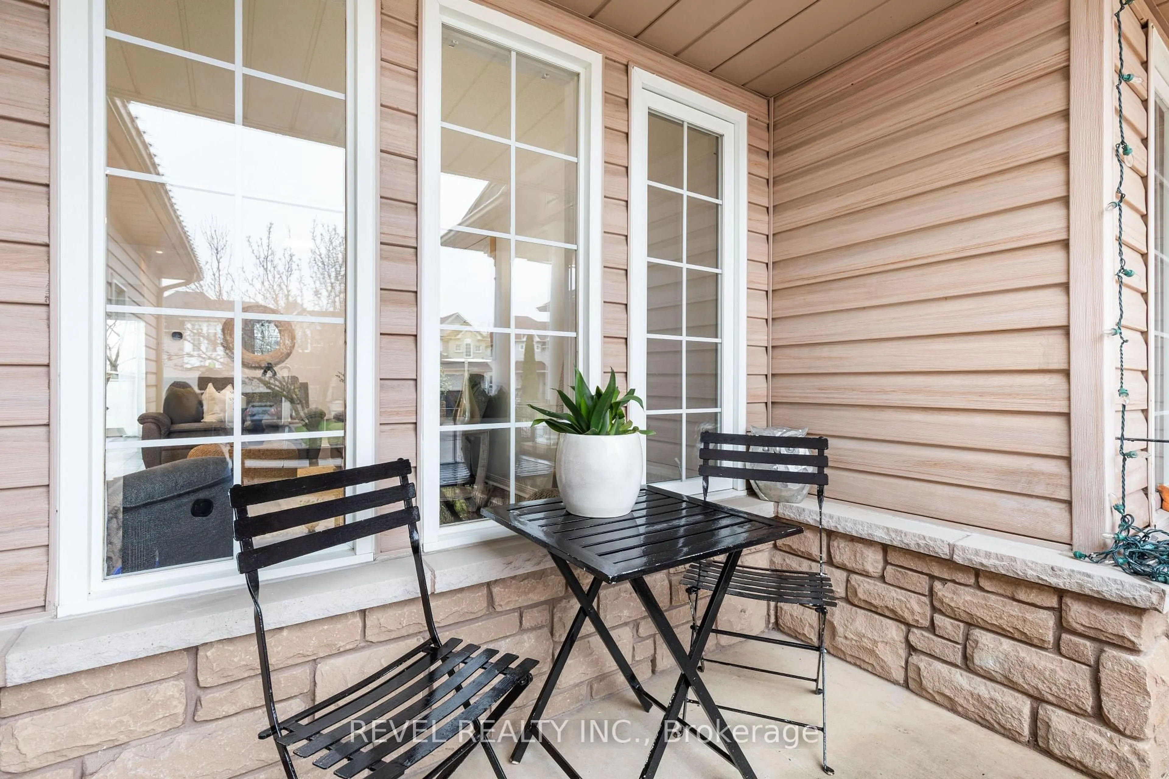 Patio, street for 57 Shady Lane Cres, Clarington Ontario L1C 5B2