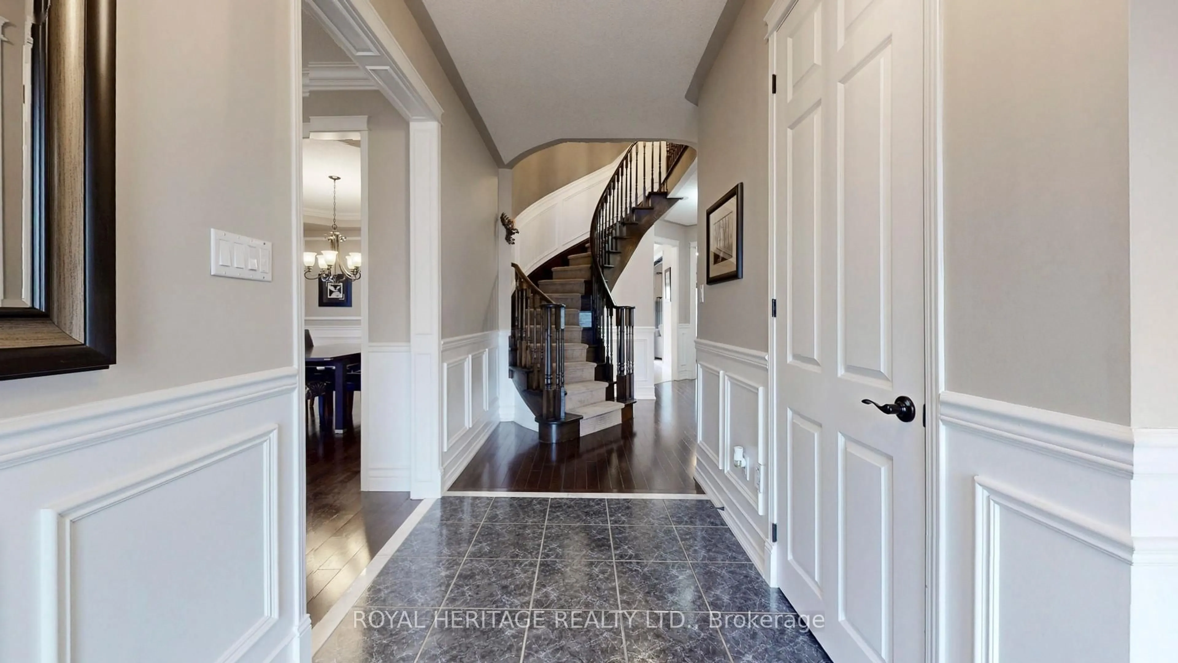 Indoor foyer for 9 Nathan Ave, Whitby Ontario L1M 1J3