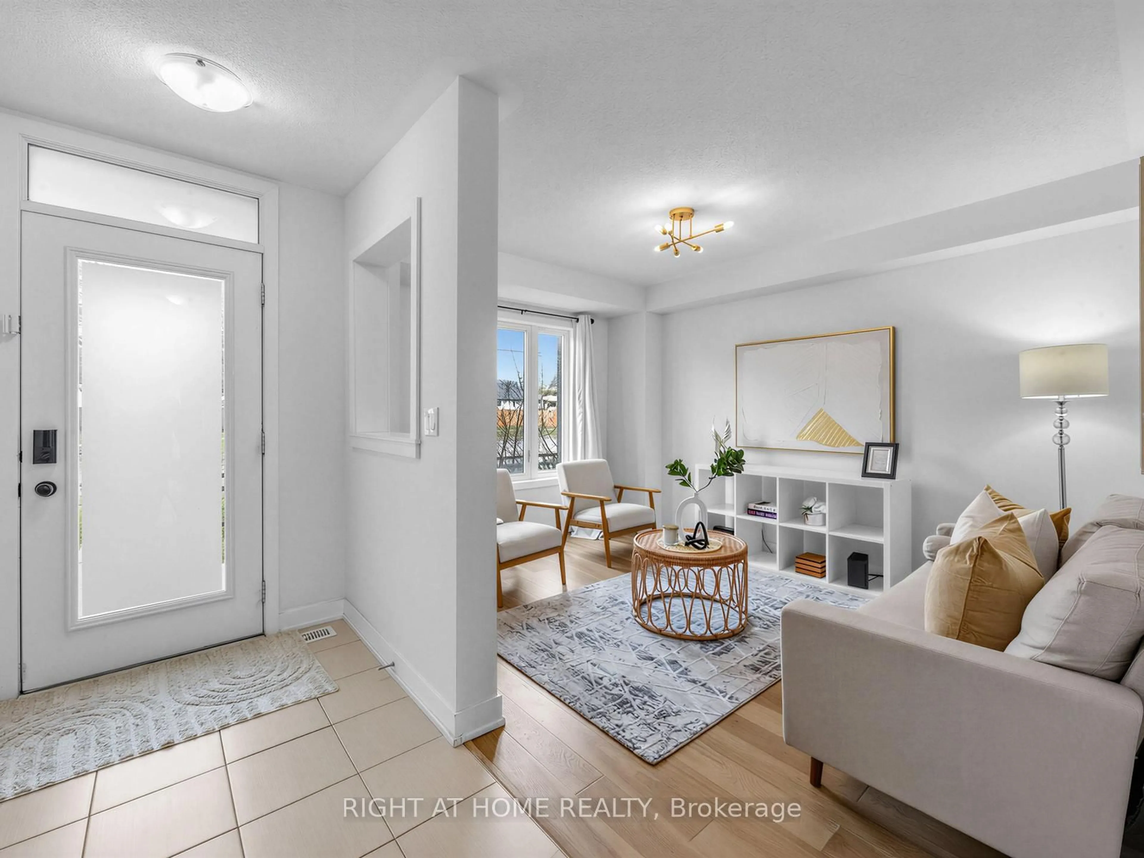 Indoor entryway for 998 Kicking Horse Path, Oshawa Ontario L1J 0B4