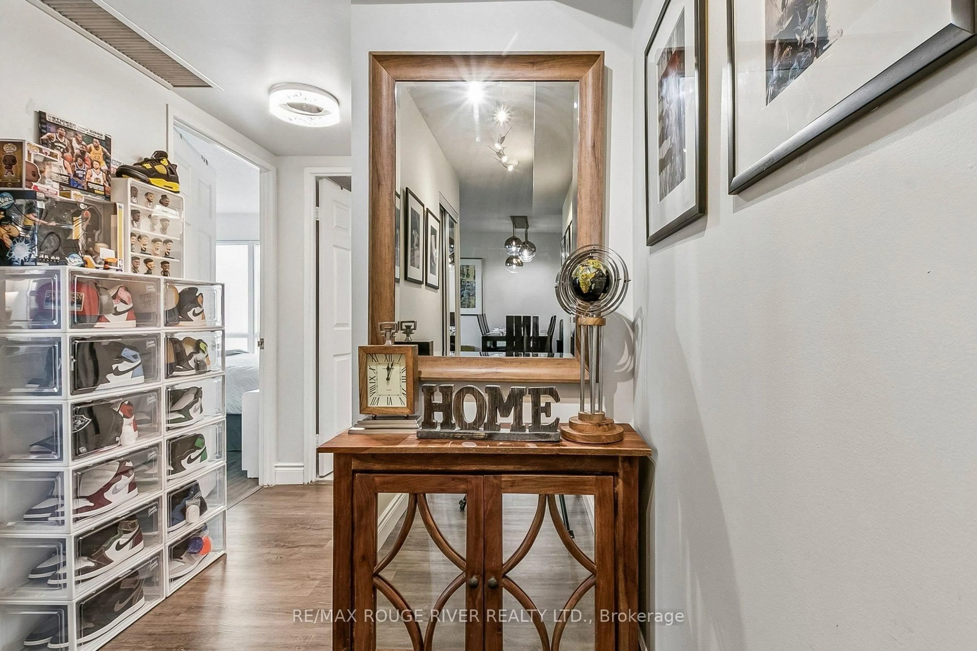 Indoor entryway for 11 Lee Centre Dr #1203, Toronto Ontario M1H 3J5