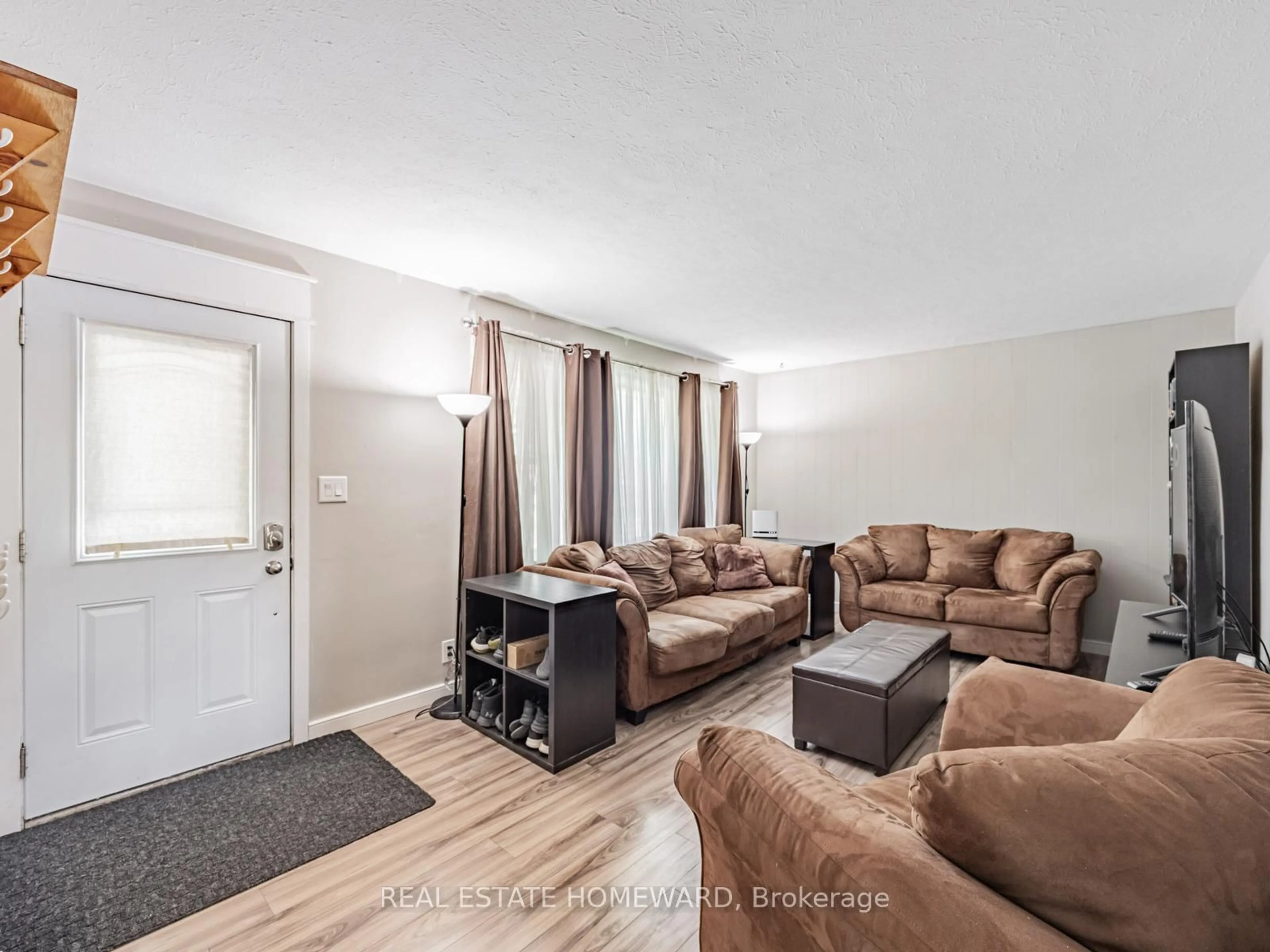 Living room with furniture, unknown for 793 Eastglen Dr, Oshawa Ontario L1G 1H3