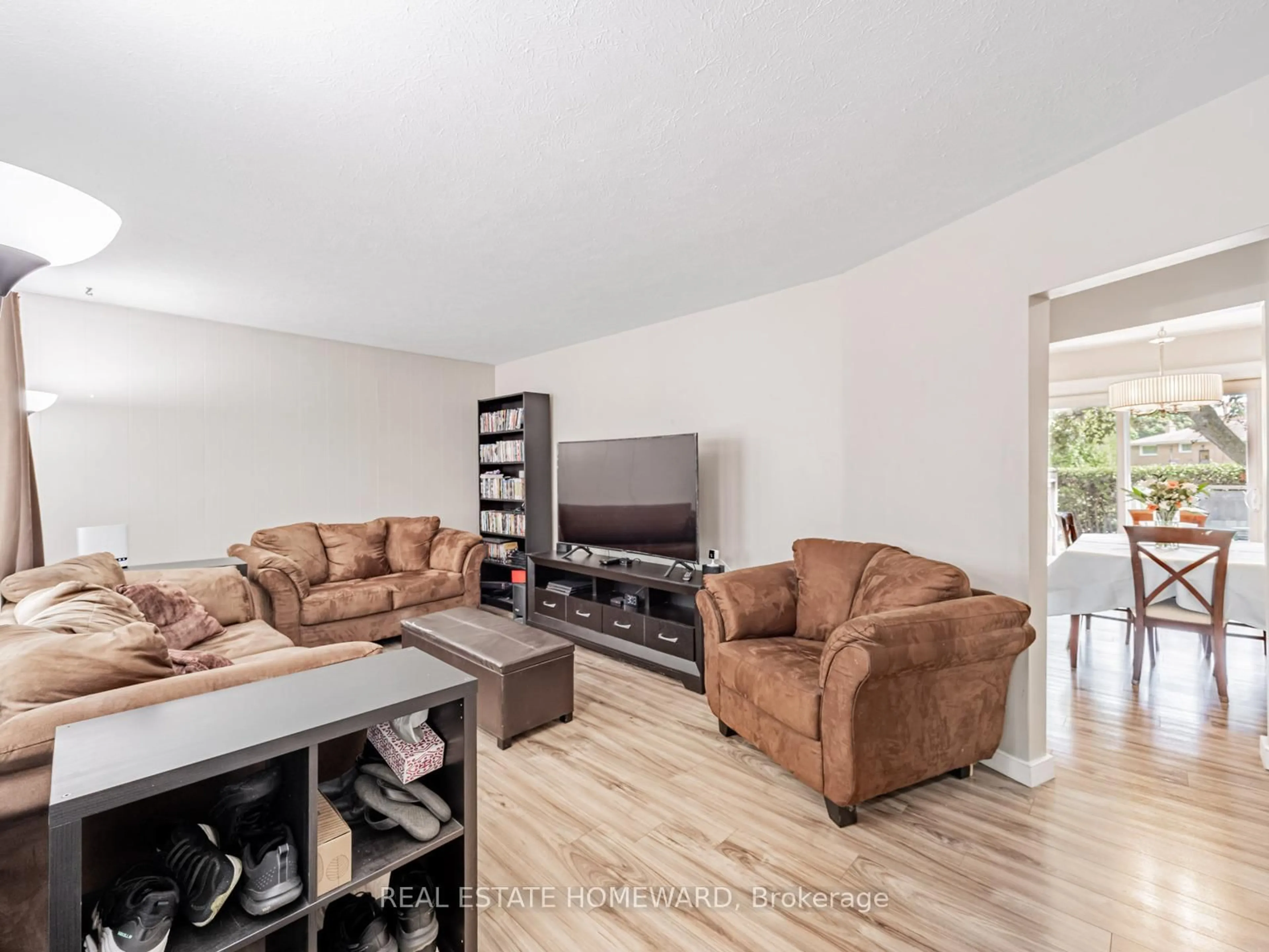 Living room with furniture, unknown for 793 Eastglen Dr, Oshawa Ontario L1G 1H3