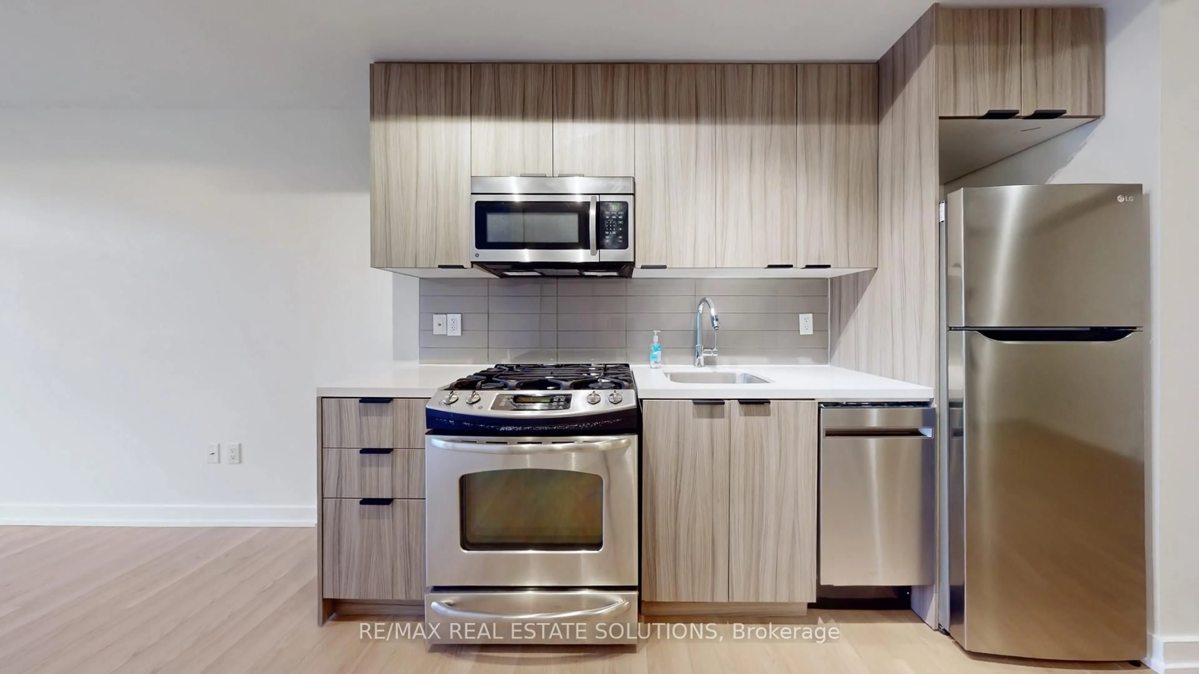 Standard kitchen, unknown for 140 Broadview Ave #59, Toronto Ontario M4M 0A8