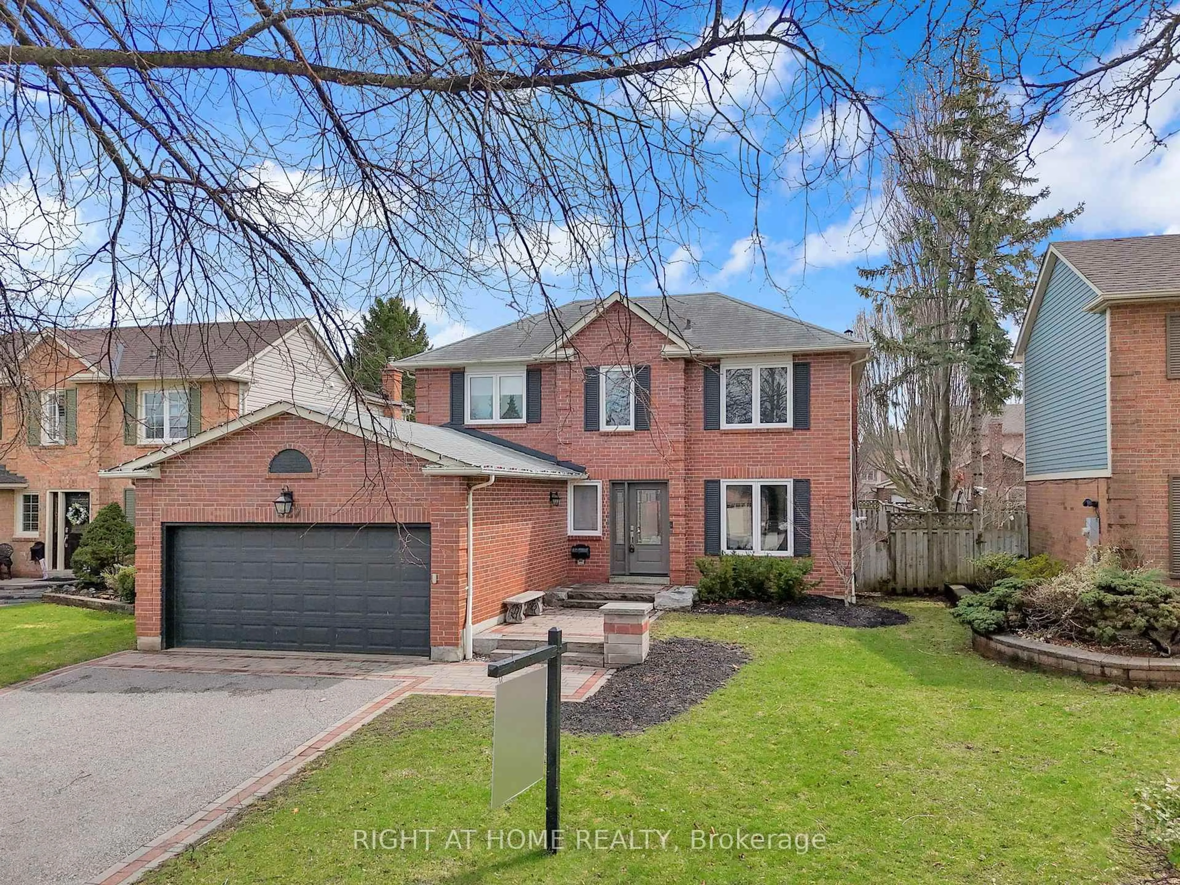 Home with brick exterior material, street for 527 Beech St, Whitby Ontario L1N 7R1