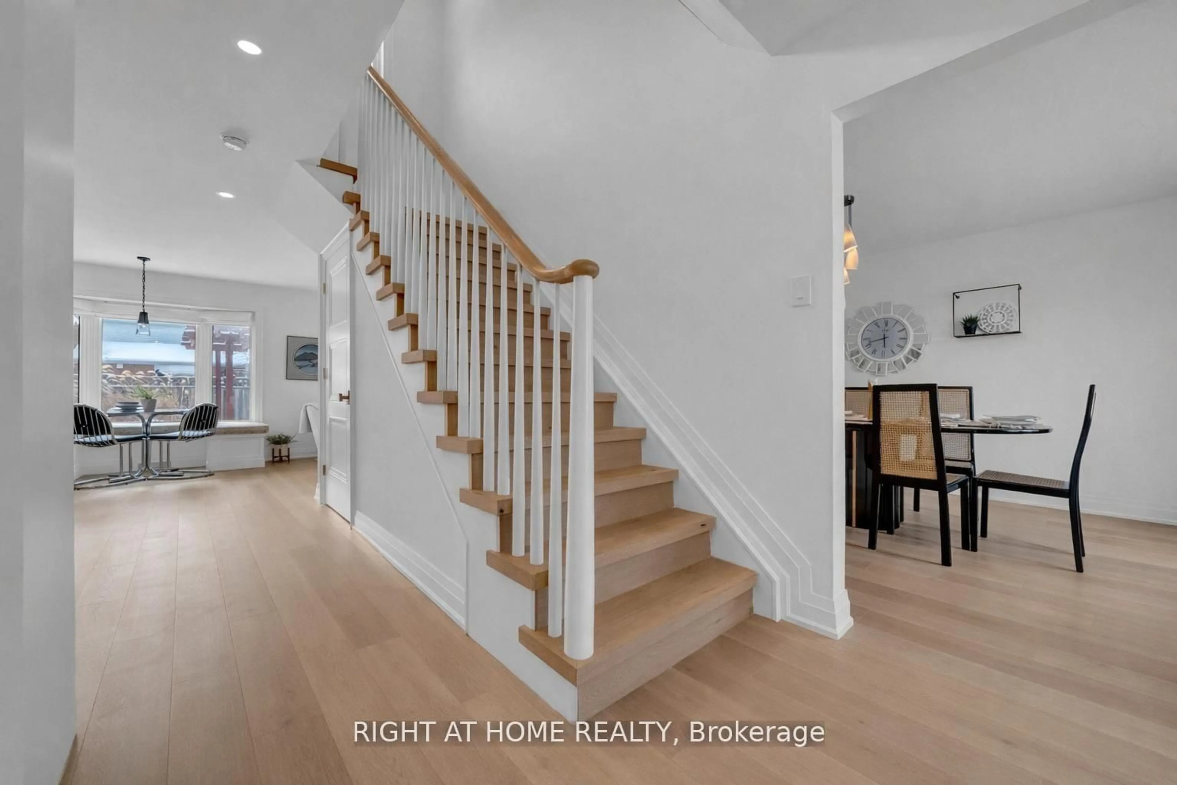 Unknown for 527 Beech St, Whitby Ontario L1N 7R1